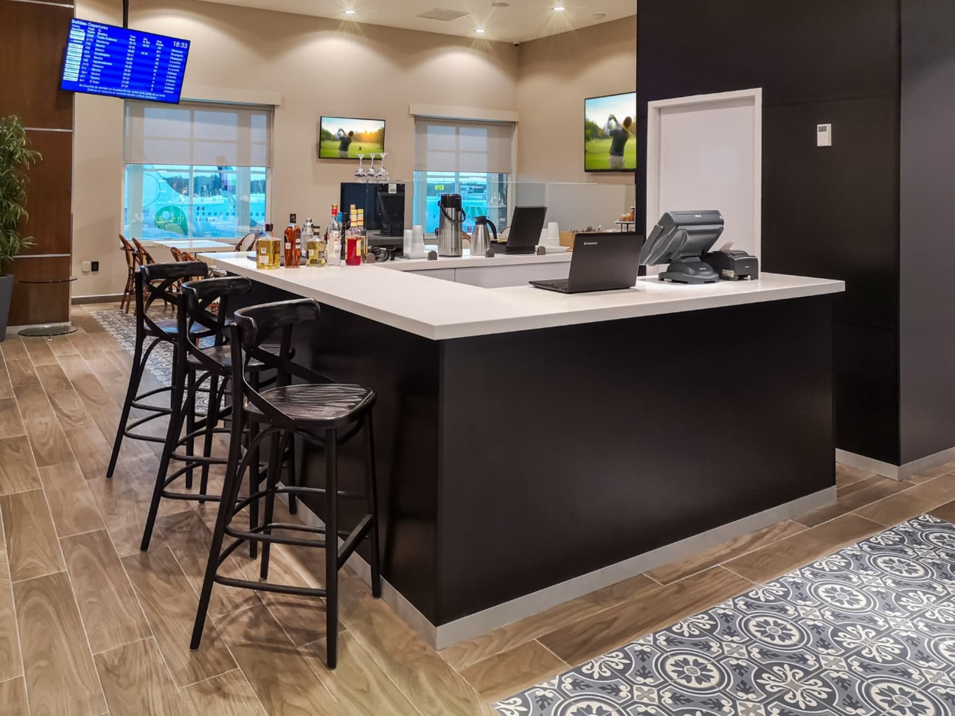 MERA Business Lounge - Cancun International Airport - სურათი 4