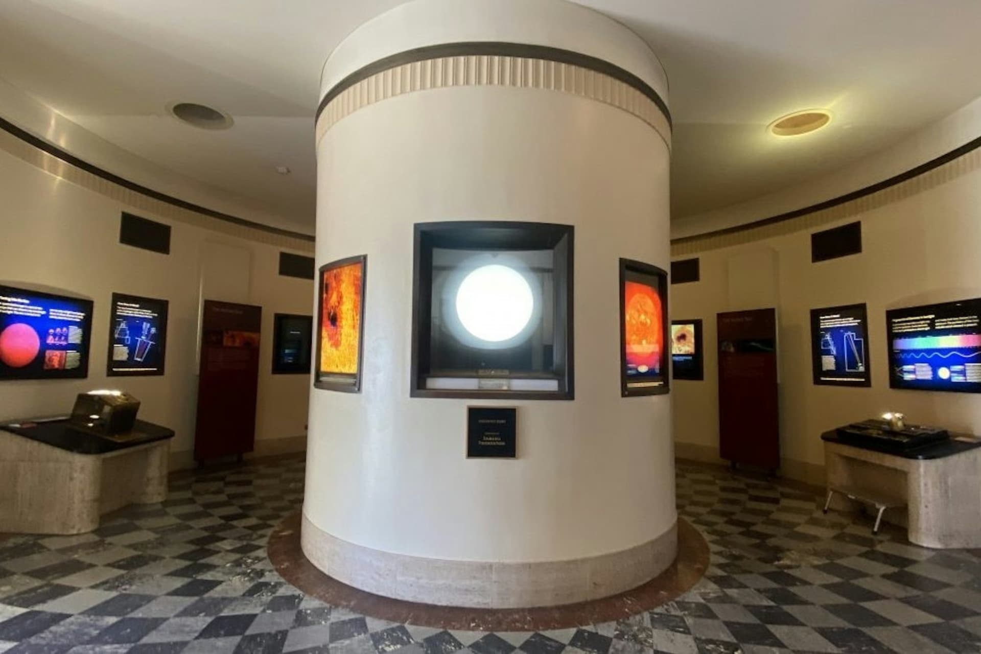 Griffith Observatory: Guided Tour + Planetarium Show Ticket - სურათი 10