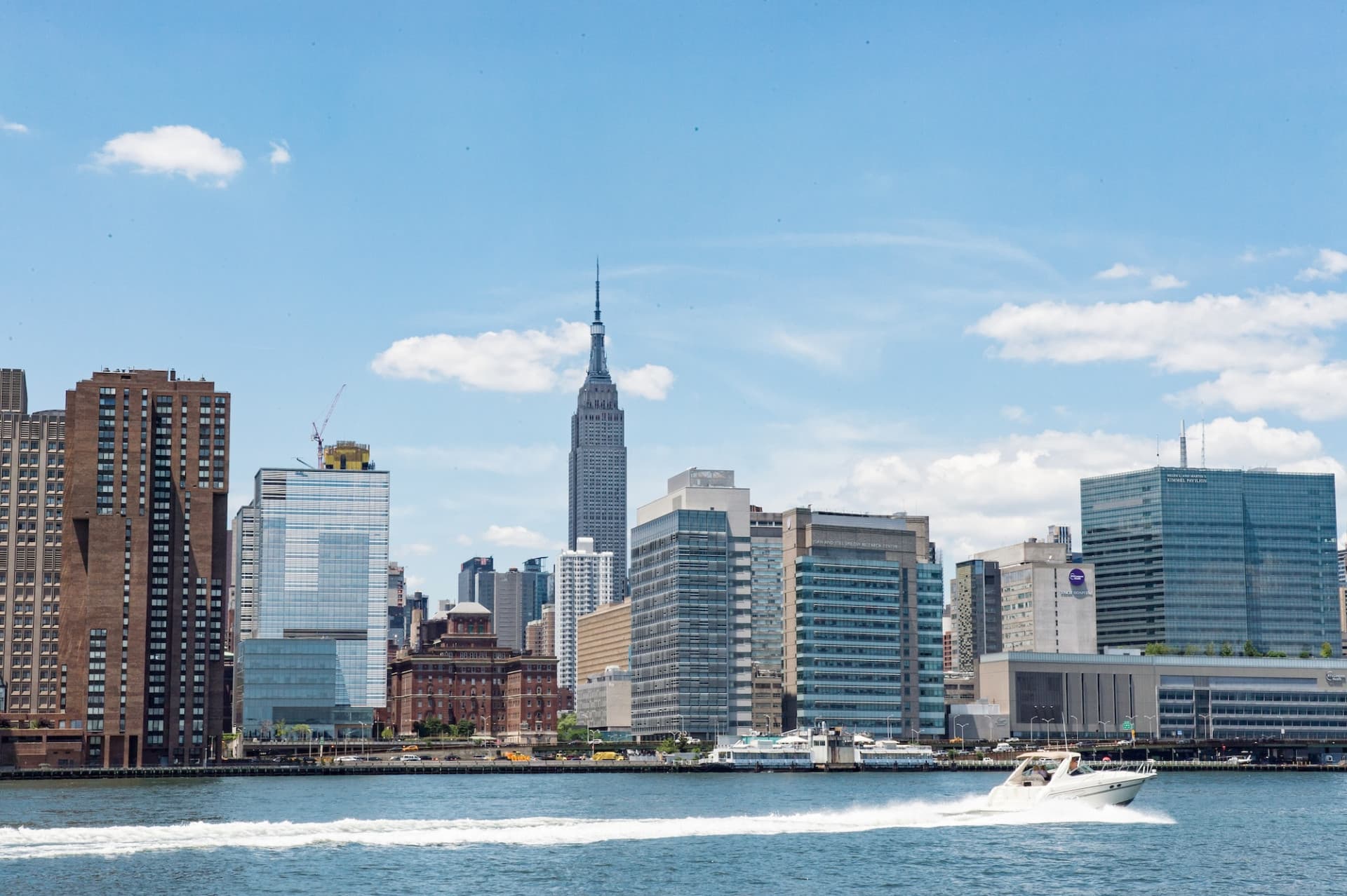 Circle Line "NYC Landmarks" Sightseeing Cruise (1.5 hours): Reserved Straight-to-Board Ticket - სურათი 3