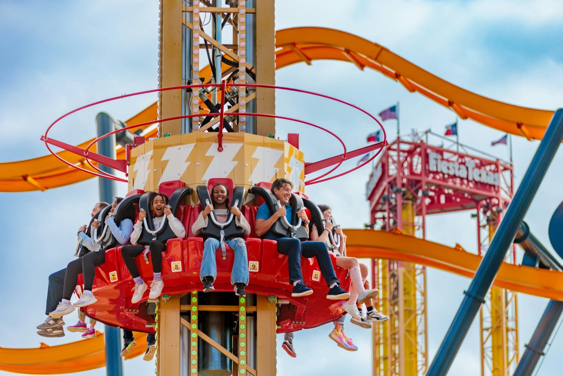 Six Flags Fiesta Texas Ticket - სურათი 5