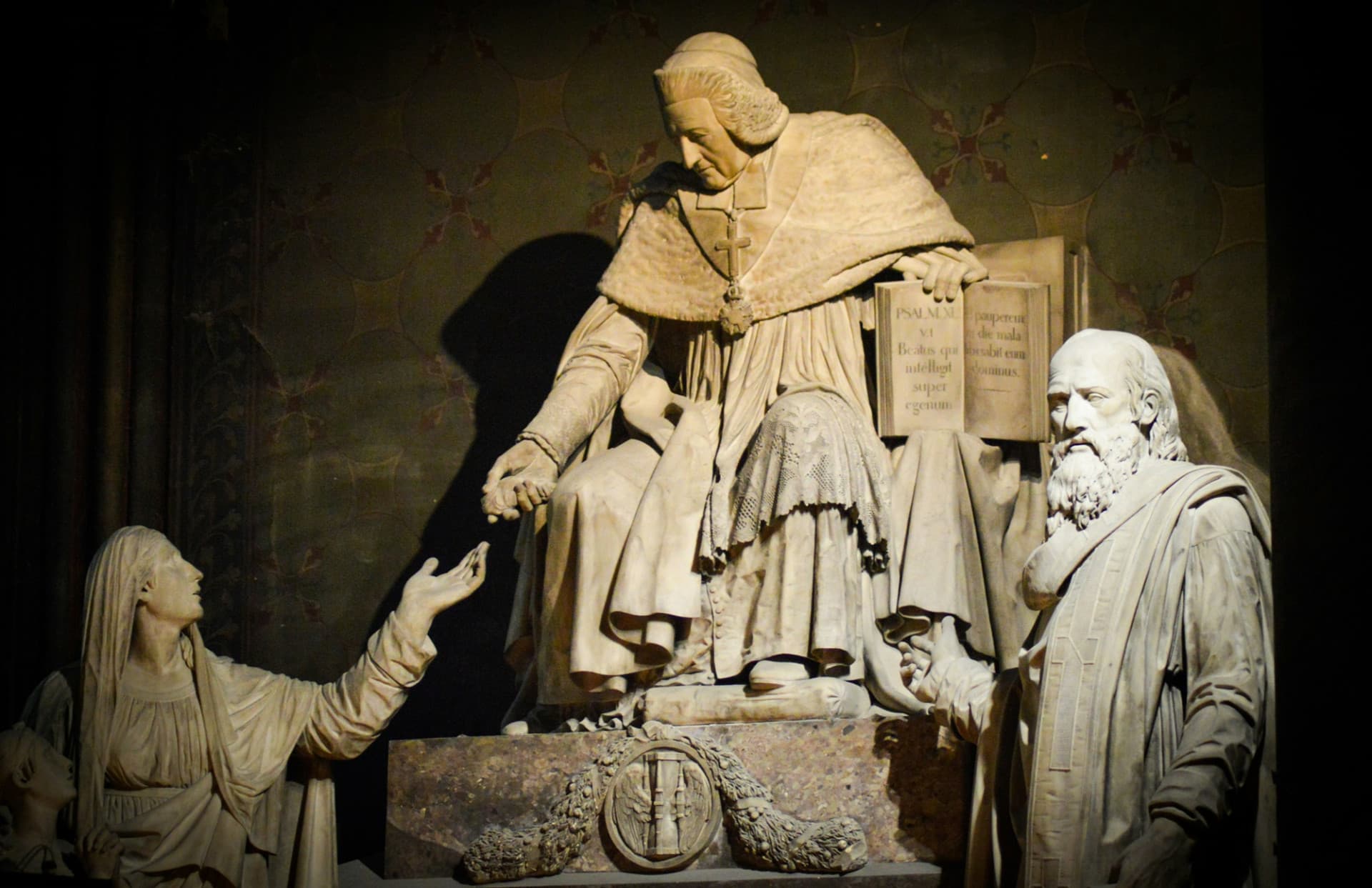 Notre Dame Exterior Tour with English- or Spanish-Speaking Guide & Cathedral Entry - სურათი 4