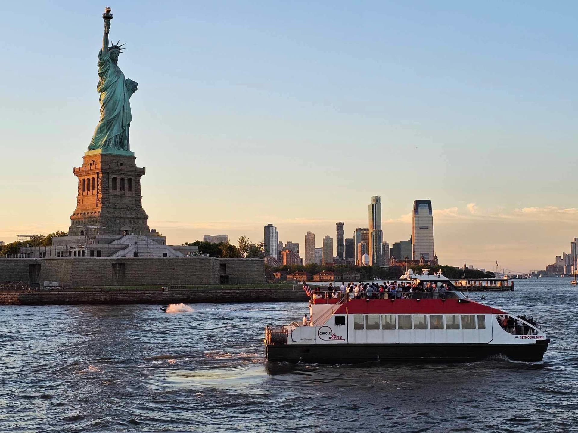 Official Circle Line Cruises, Downtown NYC: Reserved Straight-to-Board Ticket - მთავარი სურათი