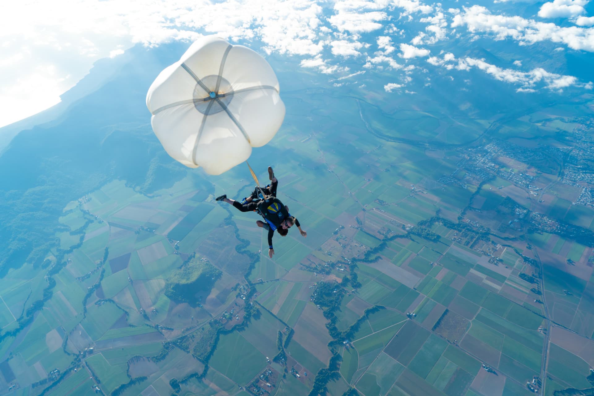 Tandem Skydiving Experience Cairns - სურათი 2