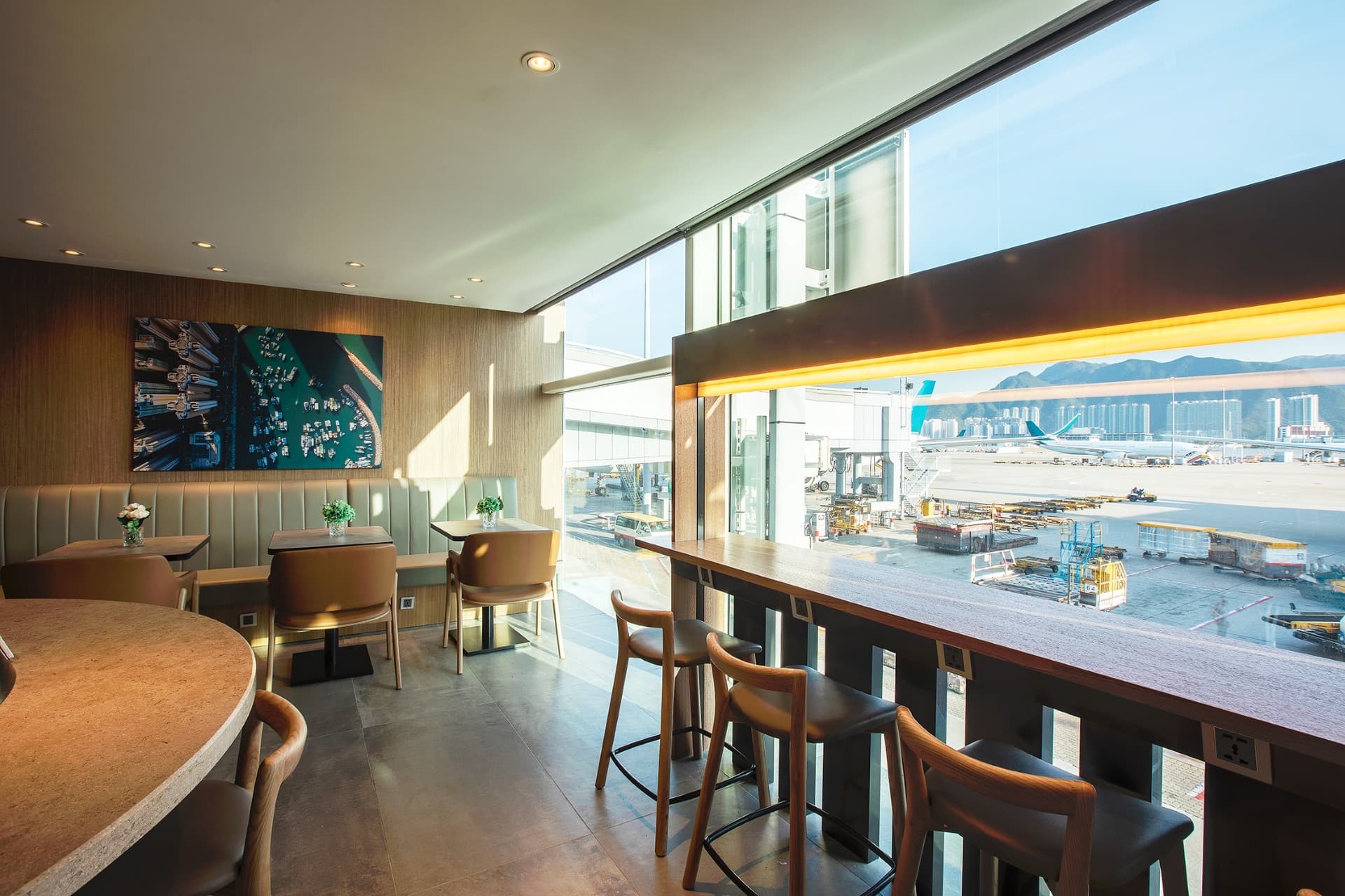 Plaza Premium Lounge - Hong Kong International Airport Terminal 1 - სურათი 2