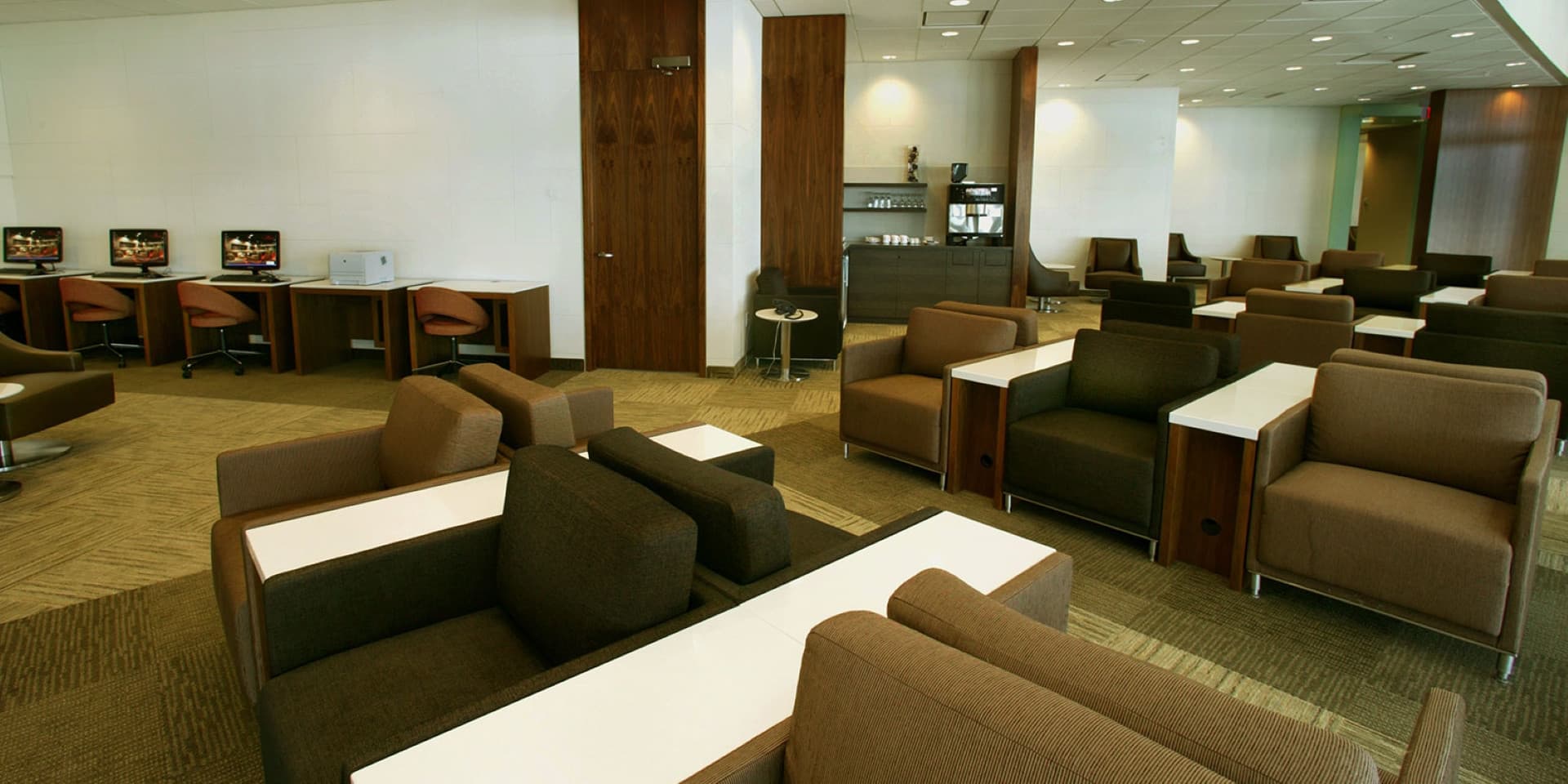 Plaza Premium Lounge - Toronto Pearson International Airport Terminal 1 - სურათი 8