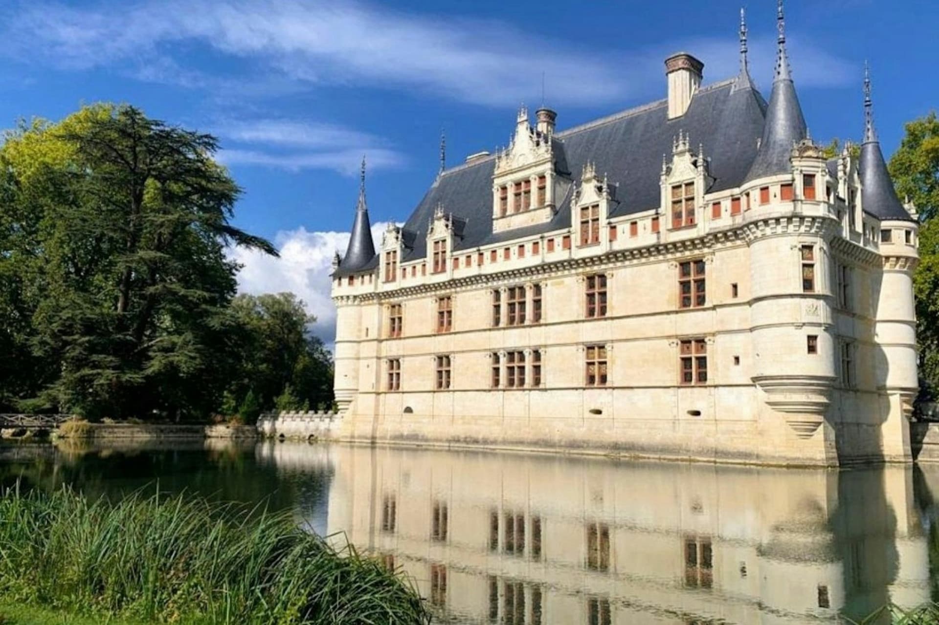 Chateau d'Azay-le-Rideau & Gardens of Villandry: Guided Trip from Tours - სურათი 2