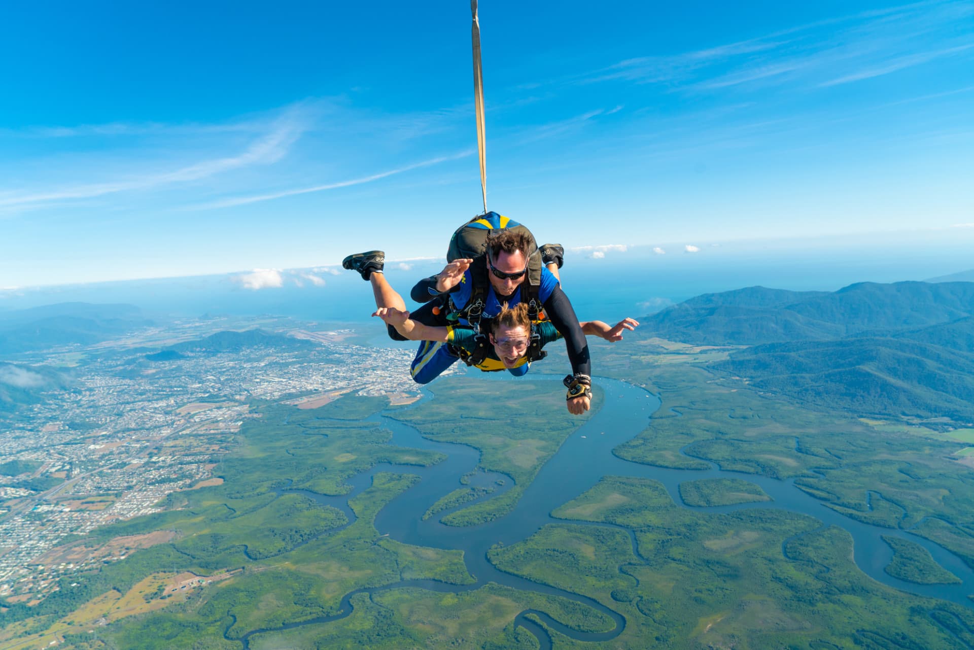 Tandem Skydiving Experience Cairns - სურათი 4