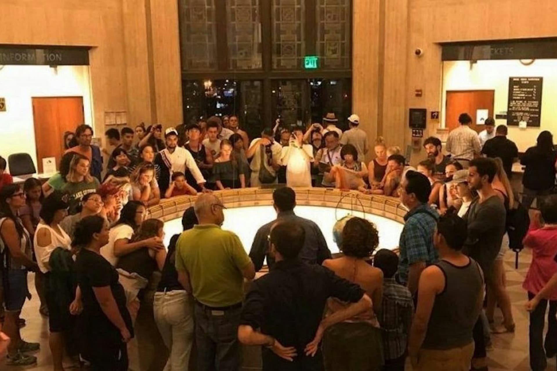 Griffith Observatory: Guided Tour + Planetarium Show Ticket - სურათი 2