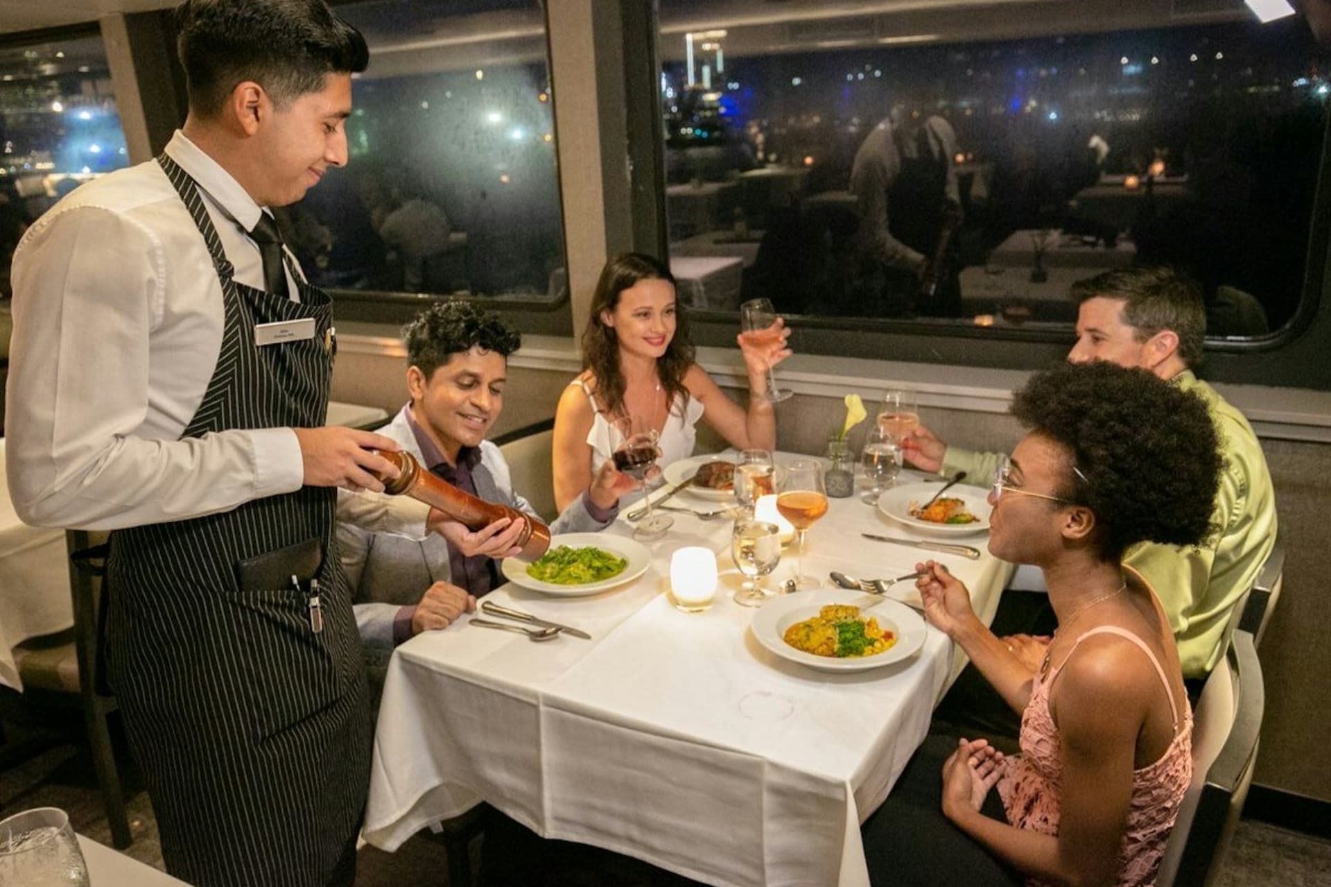 Boston Harbor: 2 or 3-Hour Signature Dinner Cruise - მთავარი სურათი