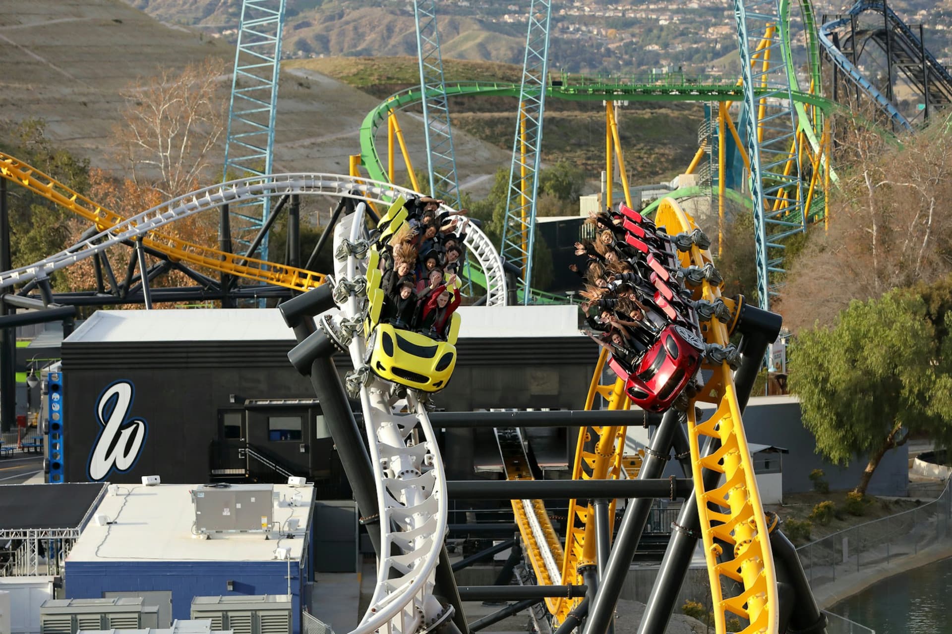 Six Flags Magic Mountain Ticket - სურათი 3
