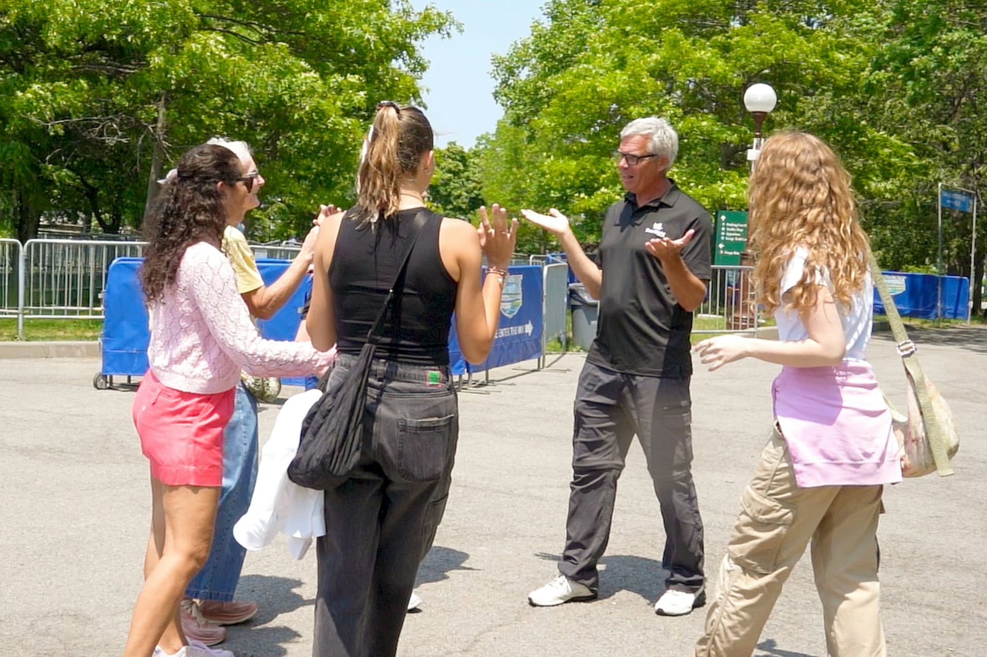 Niagara Falls(US & Canada): Guided Tour with Boat Cruise, Cave of the Winds & Skylon Tower - სურათი 3