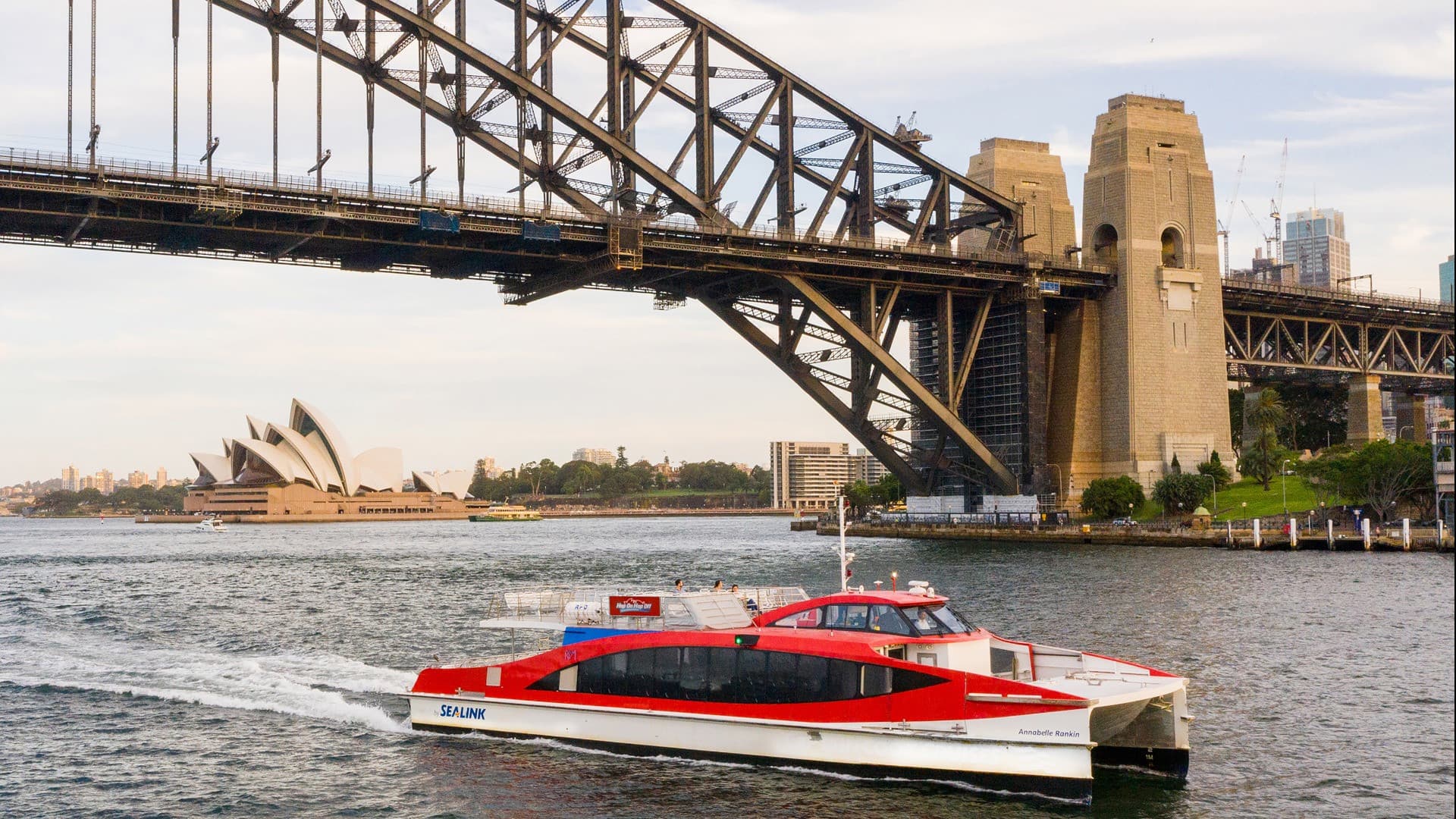Sydney Harbour Express Sightseeing Cruise with Captain Cook Cruises - სურათი 6