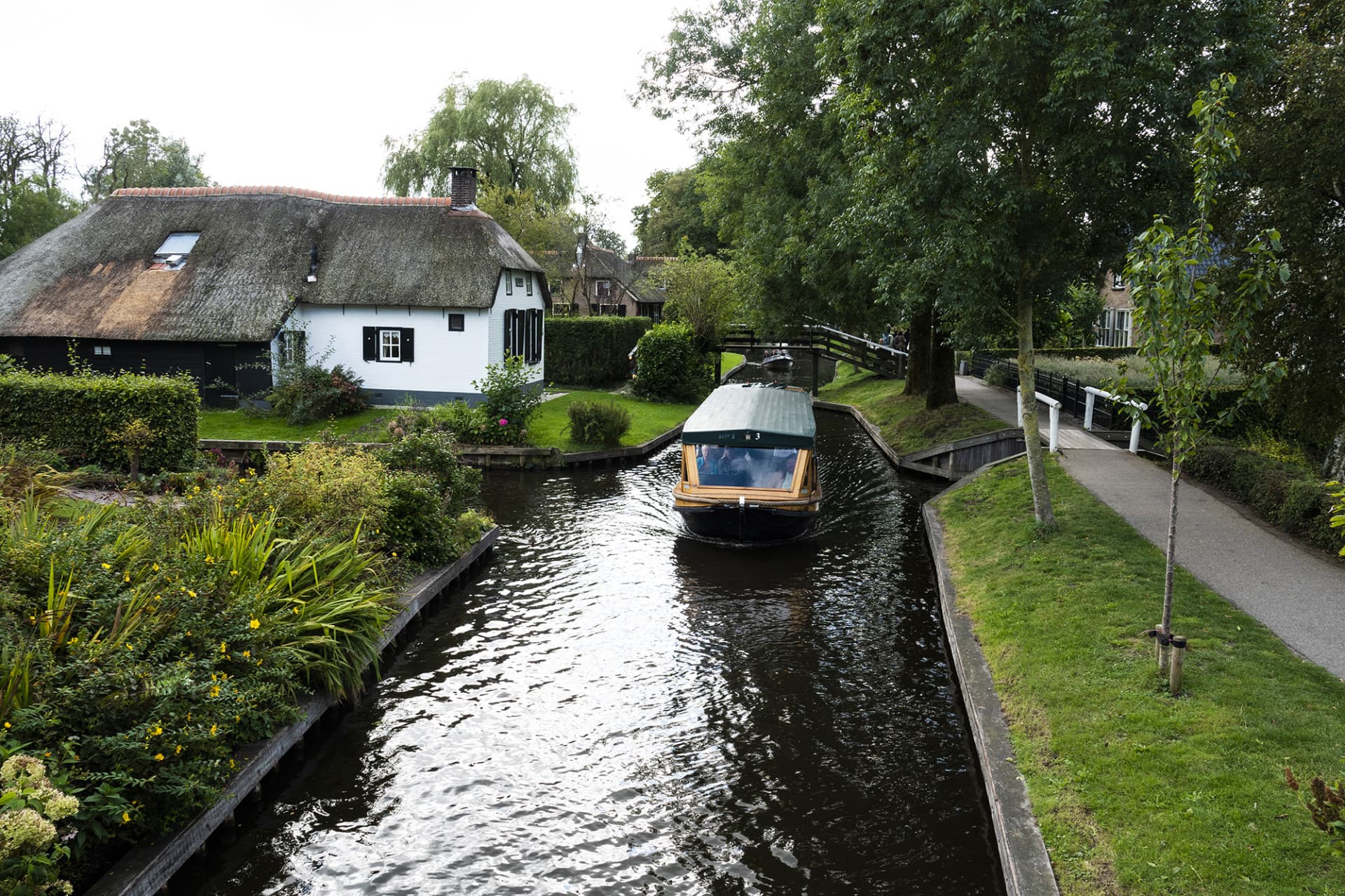 Giethoorn Full-Day Tour from Amsterdam with Canal Cruise and Self-Guided Walking Tour - სურათი 5