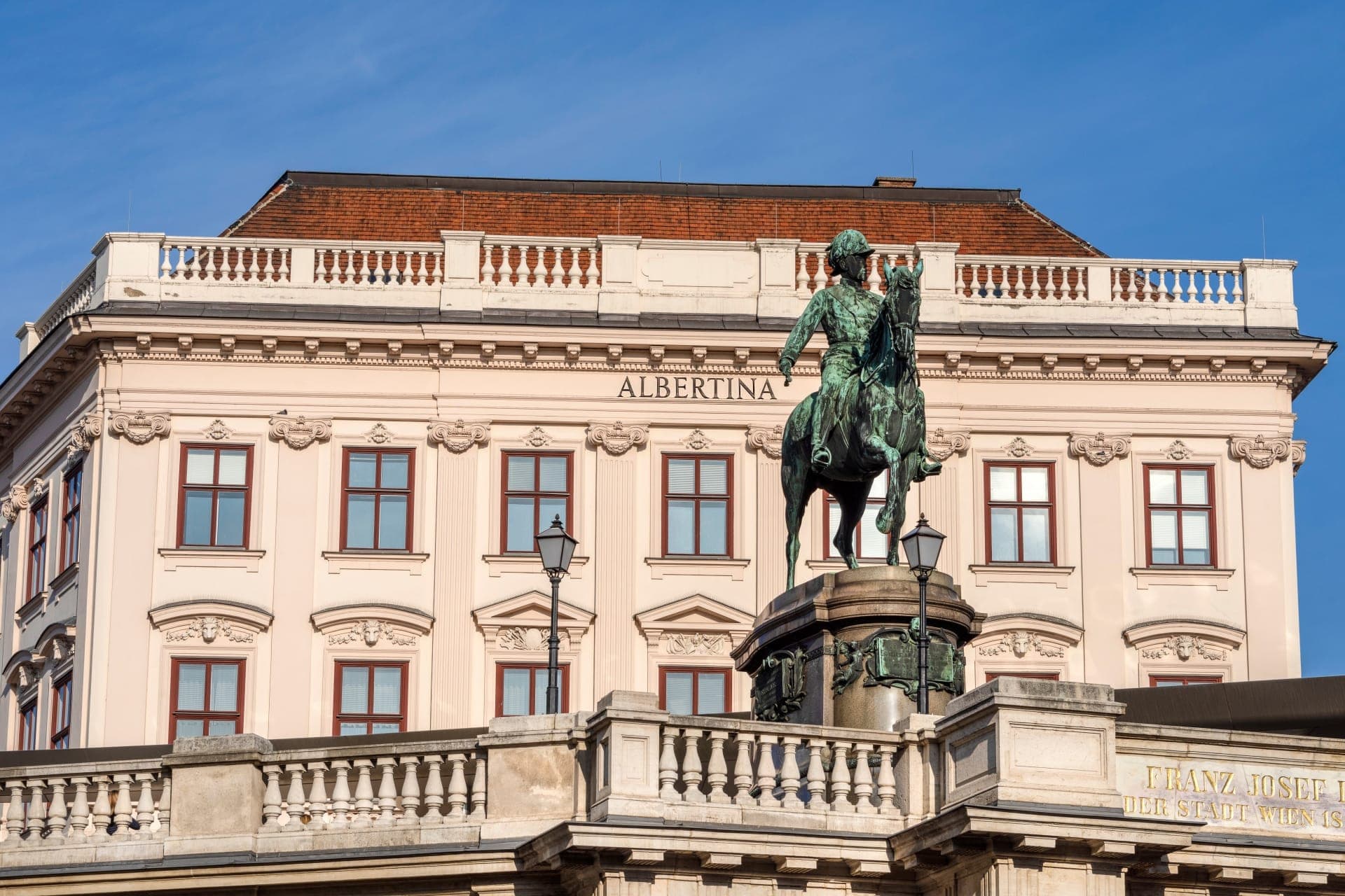 Vienna Old Town, Hofburg Palace Courtyard, and St. Stephen's Cathedral Walking Tour - სურათი 30