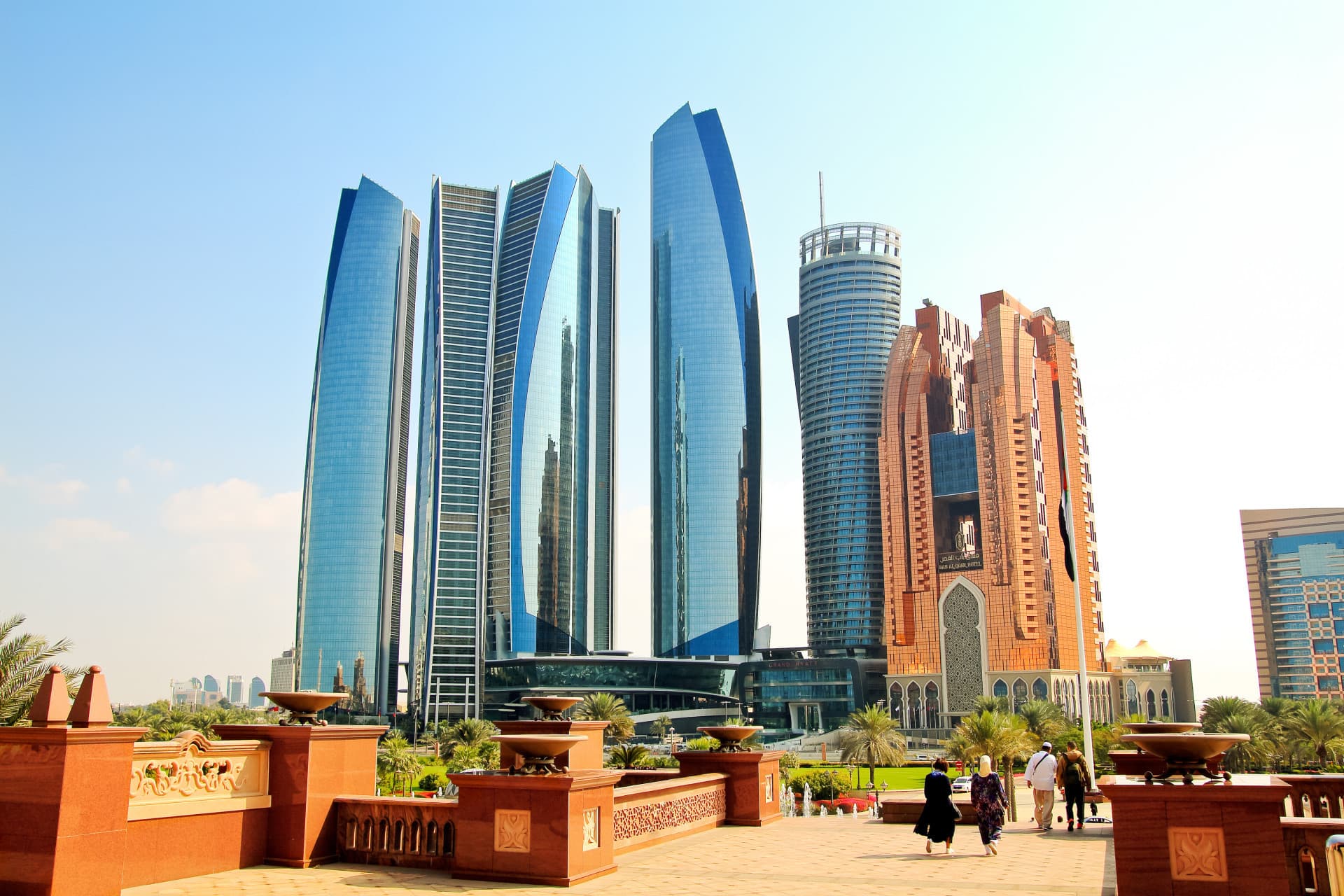 Abu Dhabi Premium City Tour from Dubai: Sheikh Zayed Mosque, Etihad Towers, Qasr Al Watan - სურათი 4