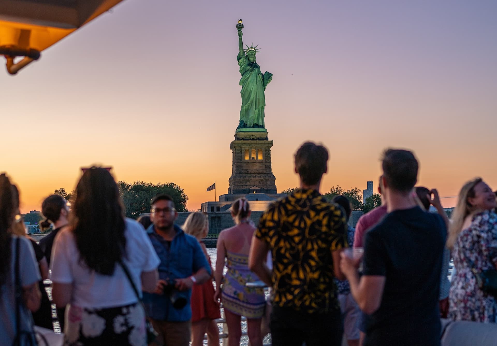 Circle Line Downtown "Liberty Sunset" Evening Cruise (1.5 hours): Reserved Straight-to-Board Ticket - სურათი 4