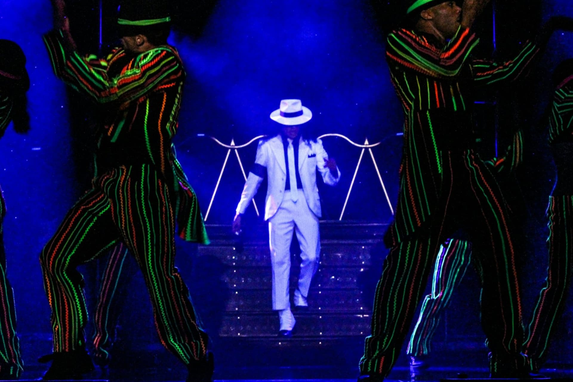 Harrah's Las Vegas: MJ(Michael Jackson) Live Show - სურათი 3