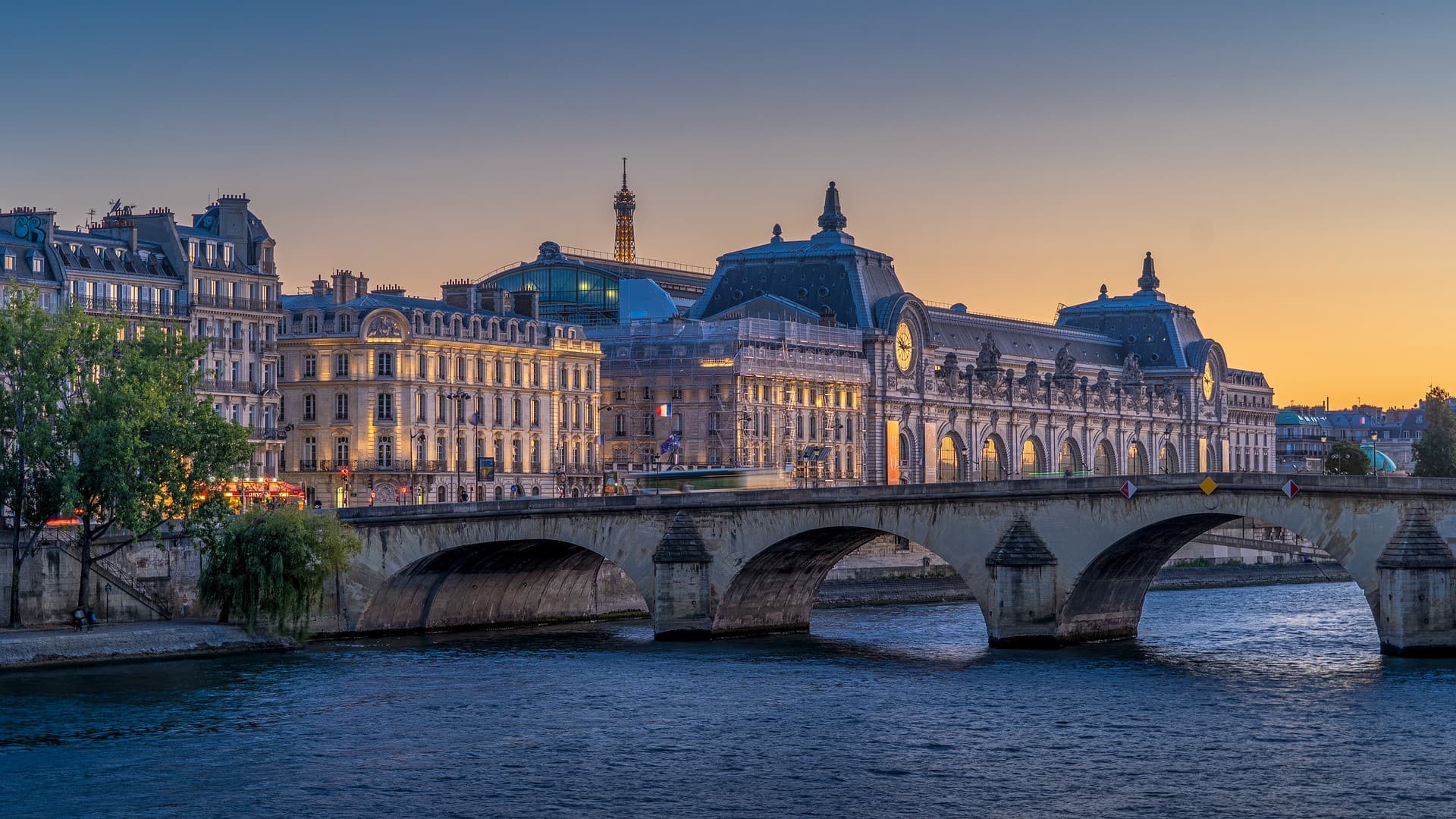 Paris Open-Top Bus Tour and Eiffel Tower Reserved Access - სურათი 15