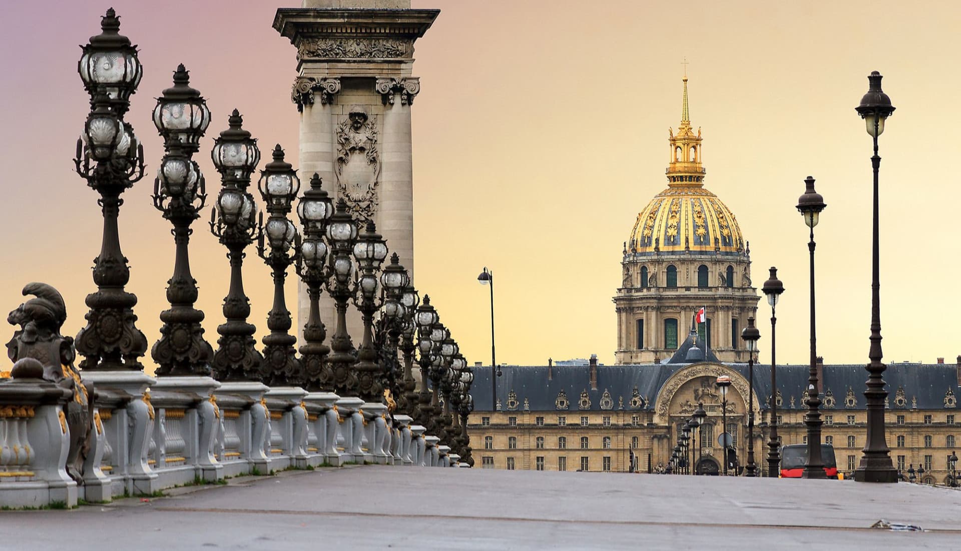 Paris Open-Top Bus Tour and Eiffel Tower Reserved Access - სურათი 14