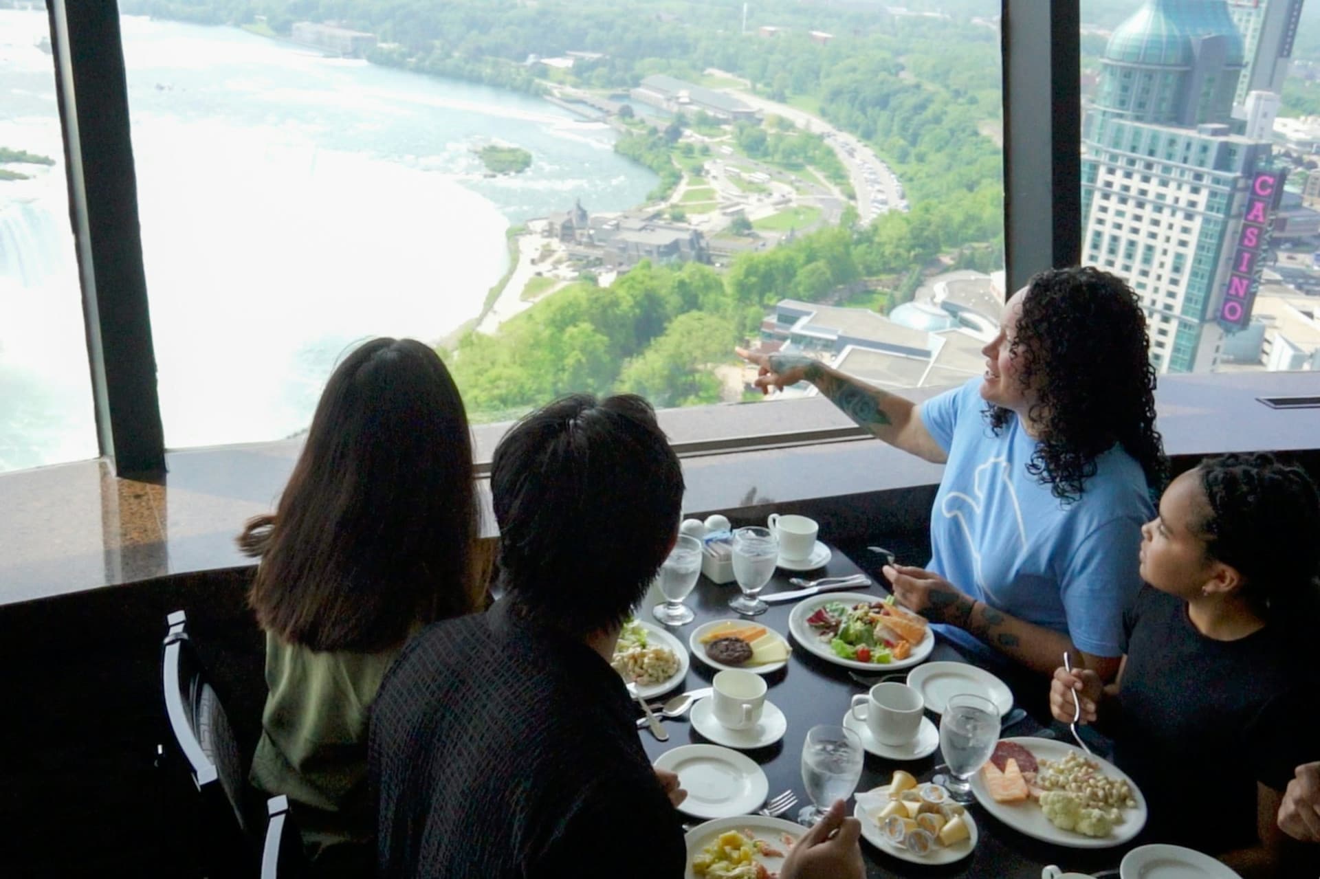 Niagara Falls(US & Canada): Guided Tour with Boat Cruise, Cave of the Winds & Skylon Tower - სურათი 4