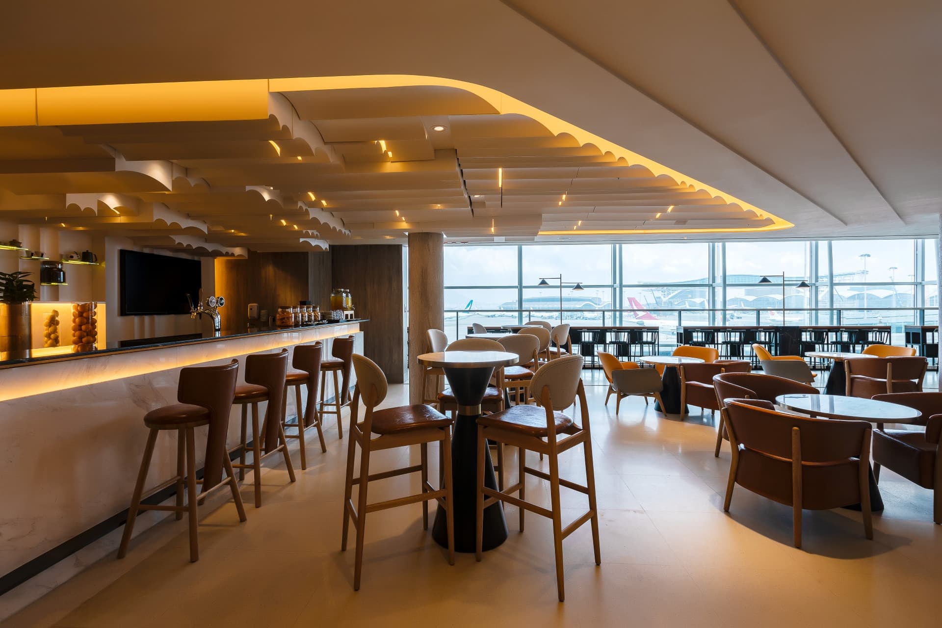 Plaza Premium Lounge - Hong Kong International Airport Terminal 1 - სურათი 6