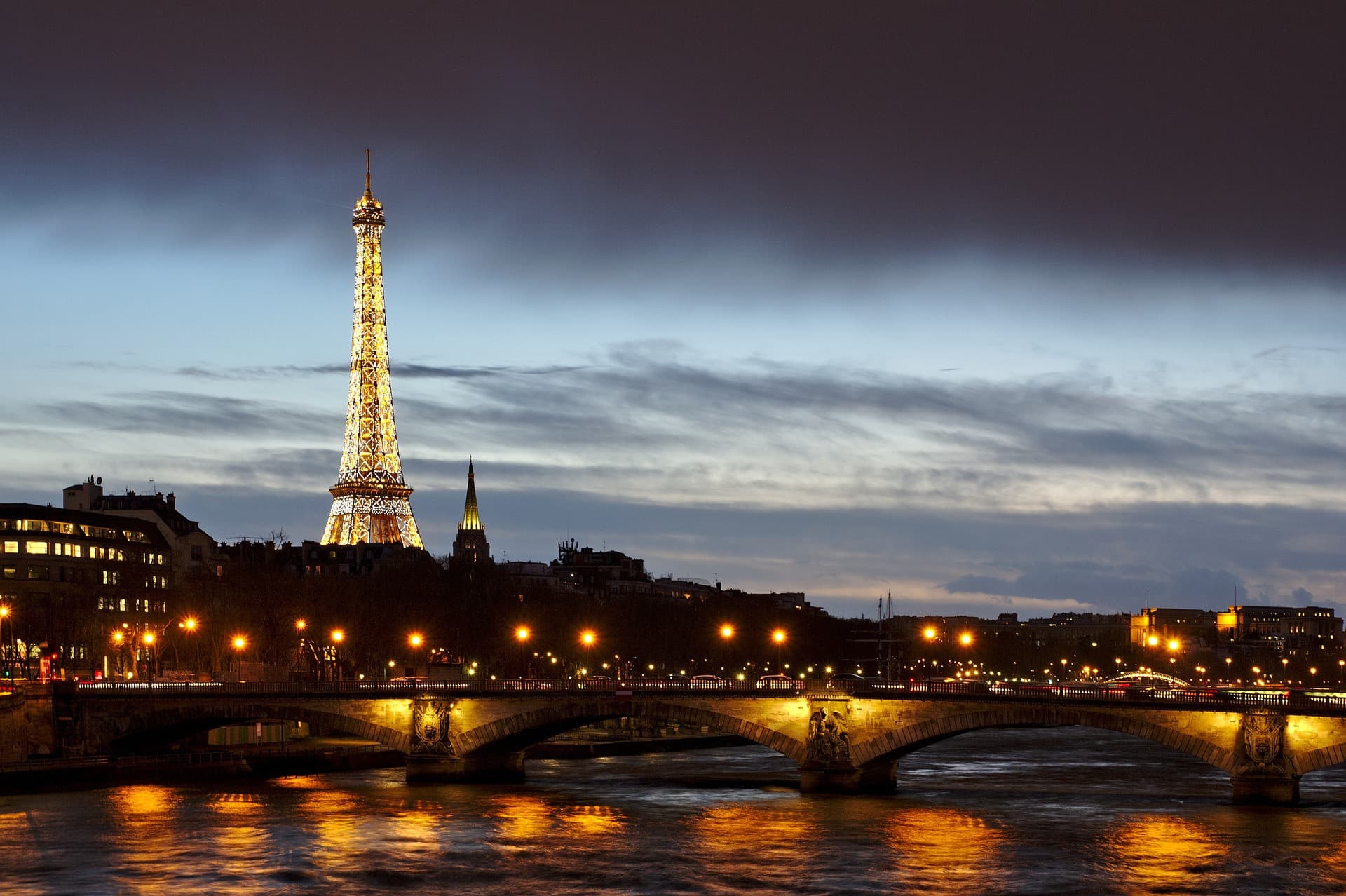 Paris Illuminations Night Bus Tour and Eiffel Tower Reserved Access - სურათი 3