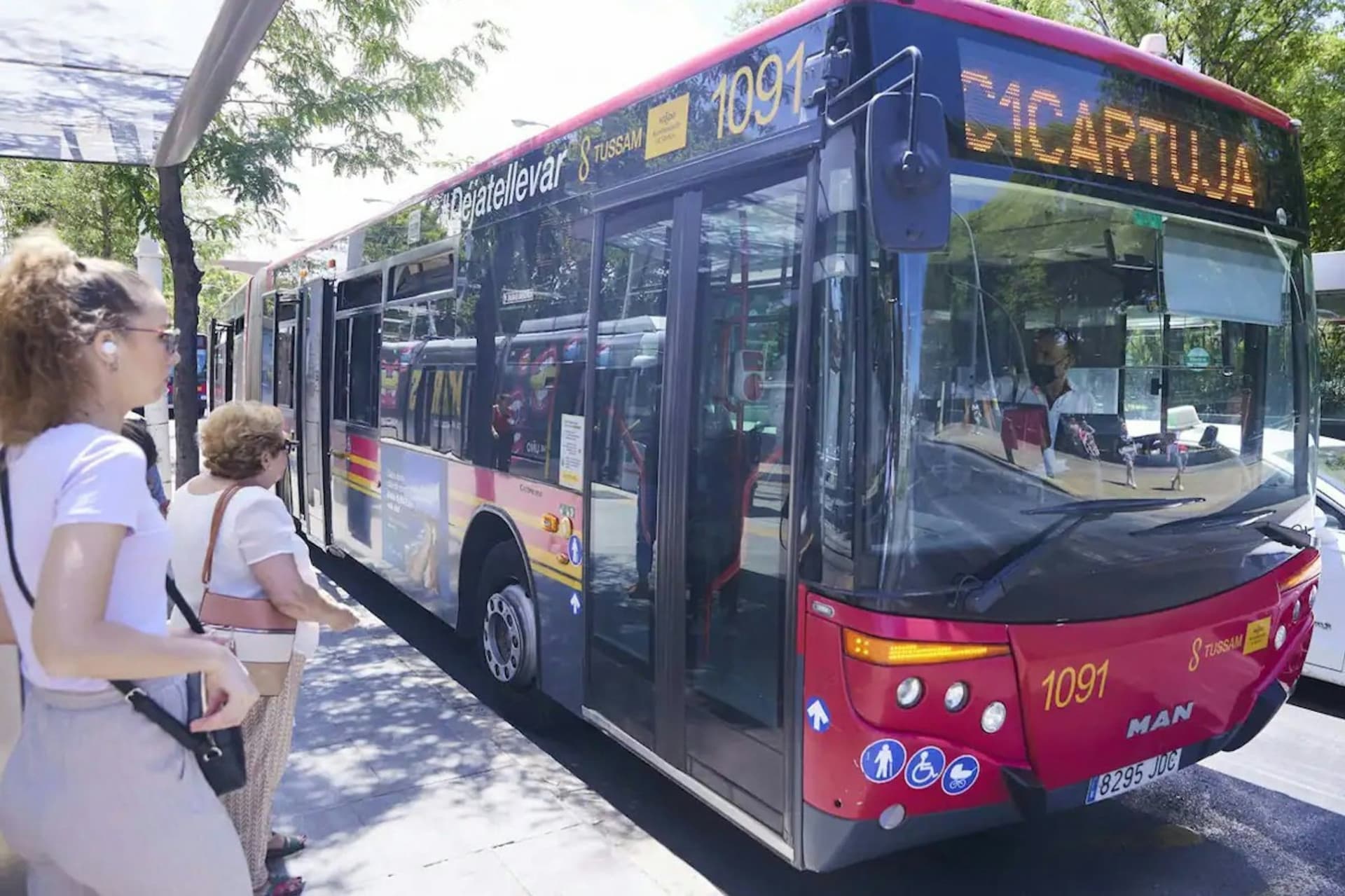 Seville: Airport Transfer Ticket to City Center - სურათი 4