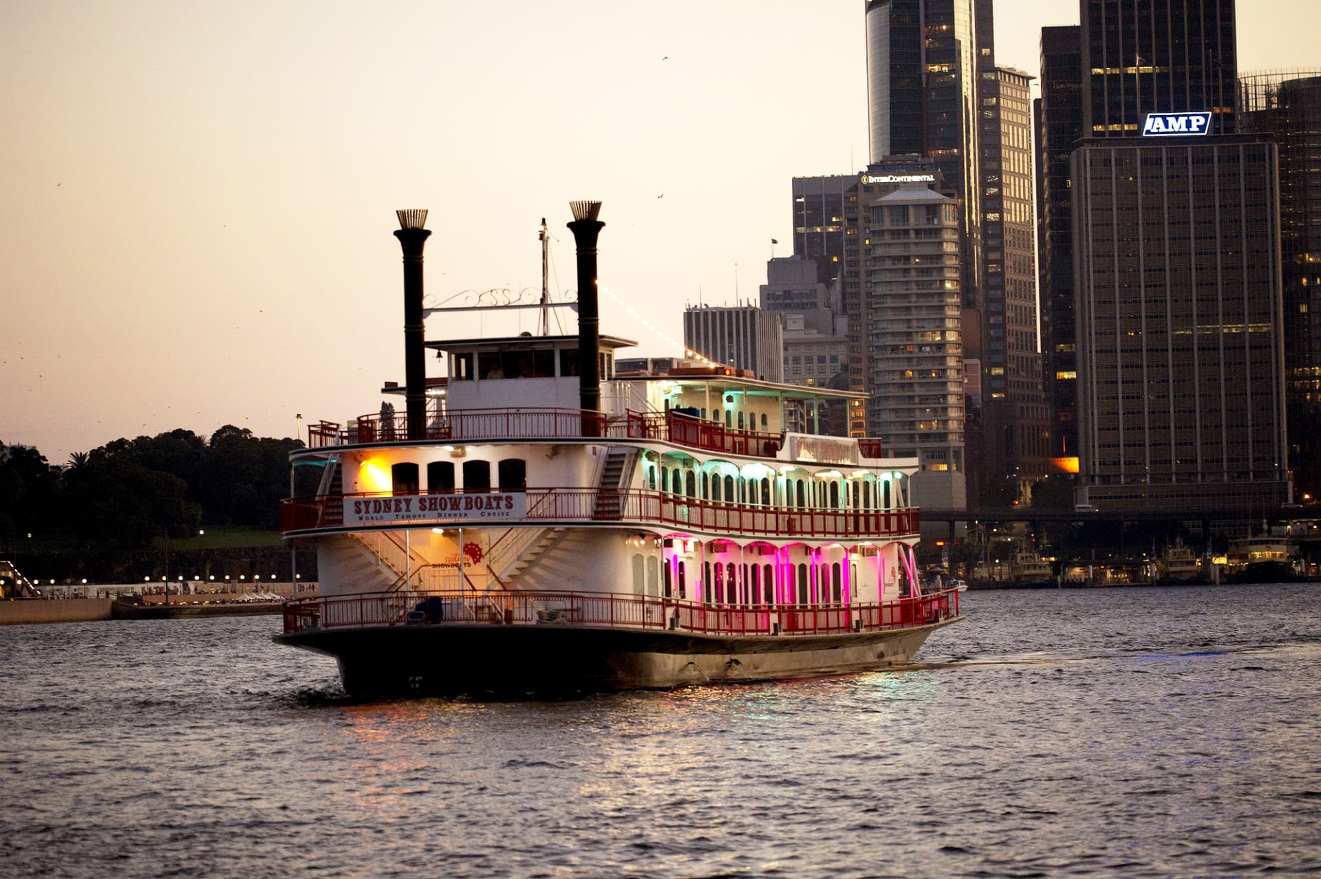 Sydney Harbour Showboat Dinner Cruise - სურათი 3