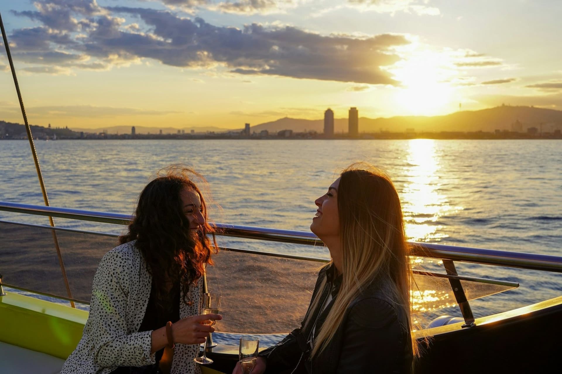 Barcelona Eco Catamaran Coastline Tour - სურათი 4