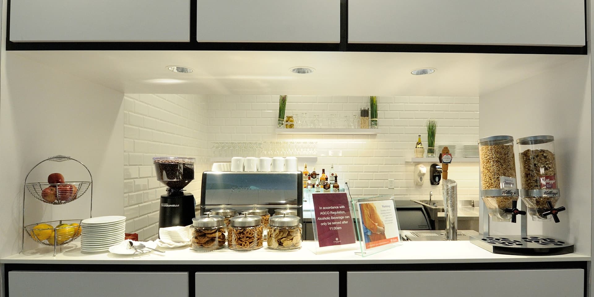 Plaza Premium Lounge - Toronto Pearson International Airport Terminal 1 - სურათი 3