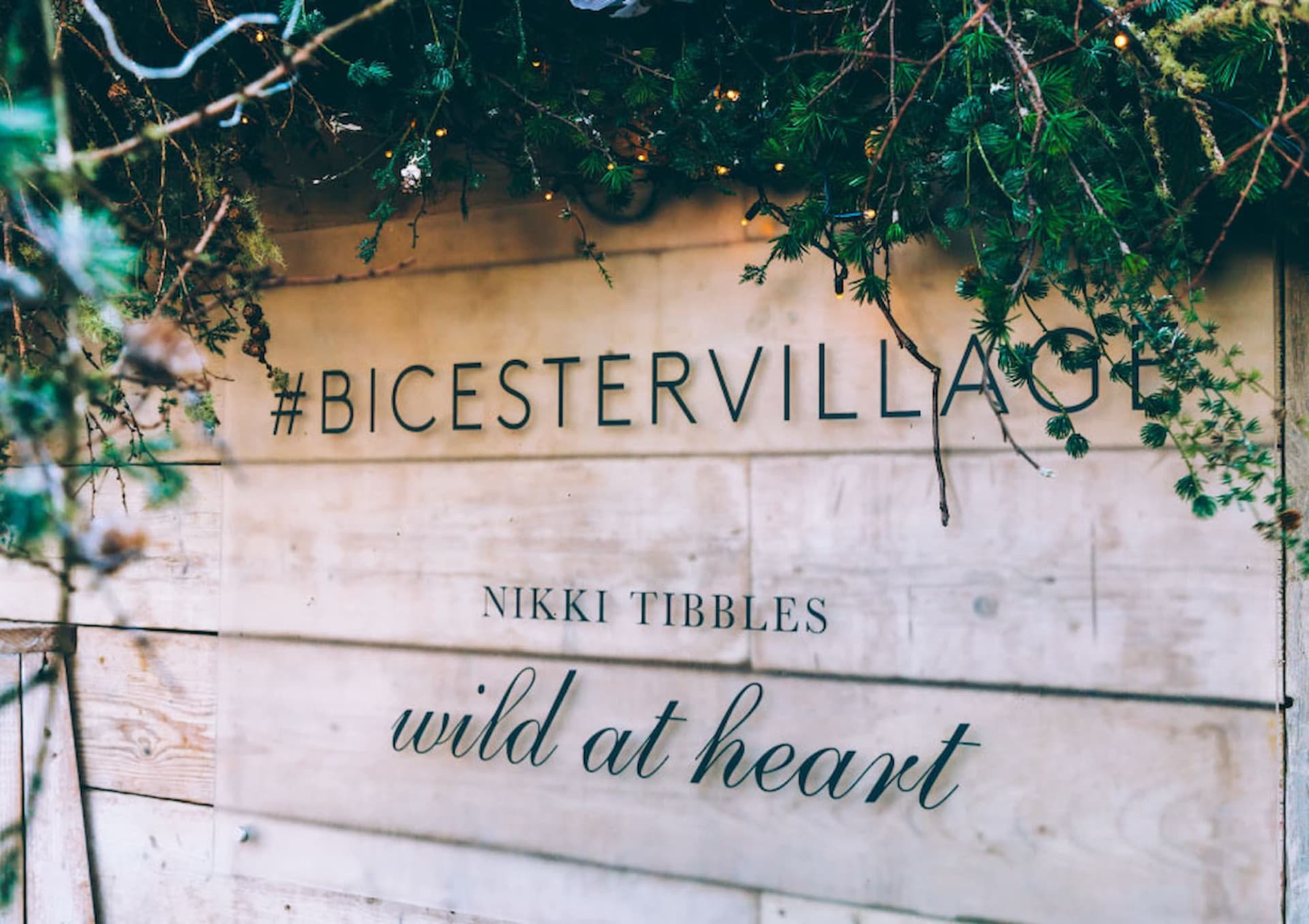 Bicester Village Shopping with Round Trip Rail Transfers from London - სურათი 4