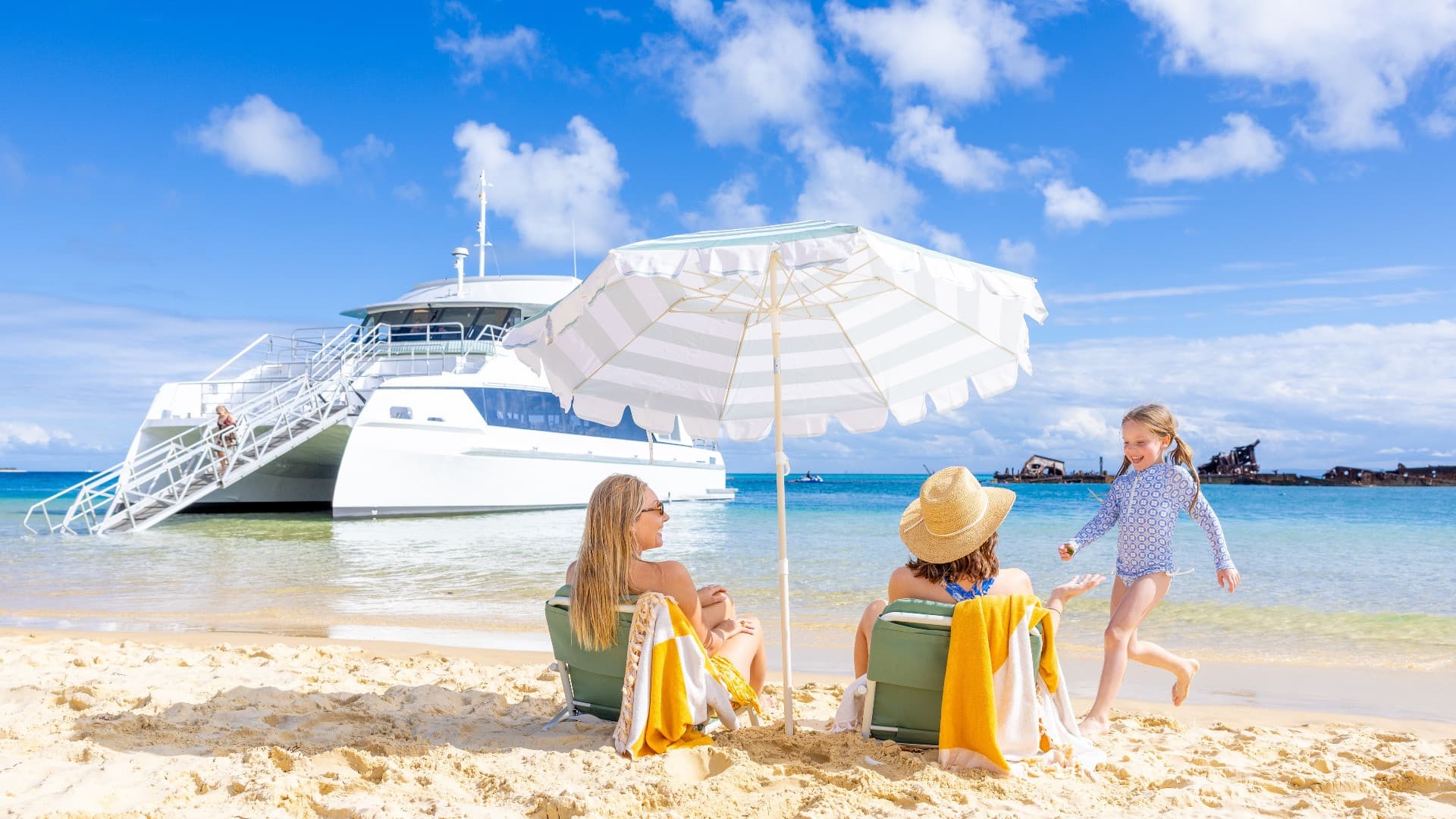 Tangalooma Wrecks & Dolphin Cruise Optional Round transfer from Brisbane City and Gold Coast - სურათი 3