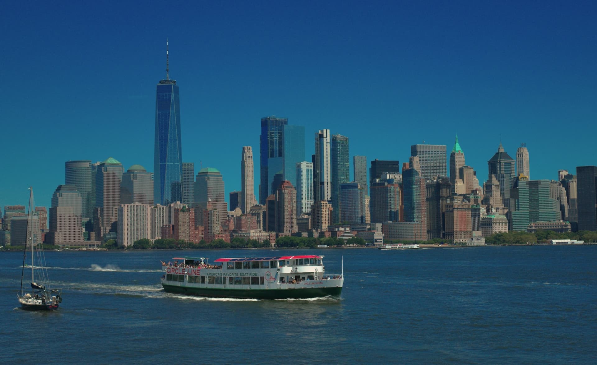 Circle Line "NYC Landmarks" Sightseeing Cruise (1.5 hours): Reserved Straight-to-Board Ticket - სურათი 4