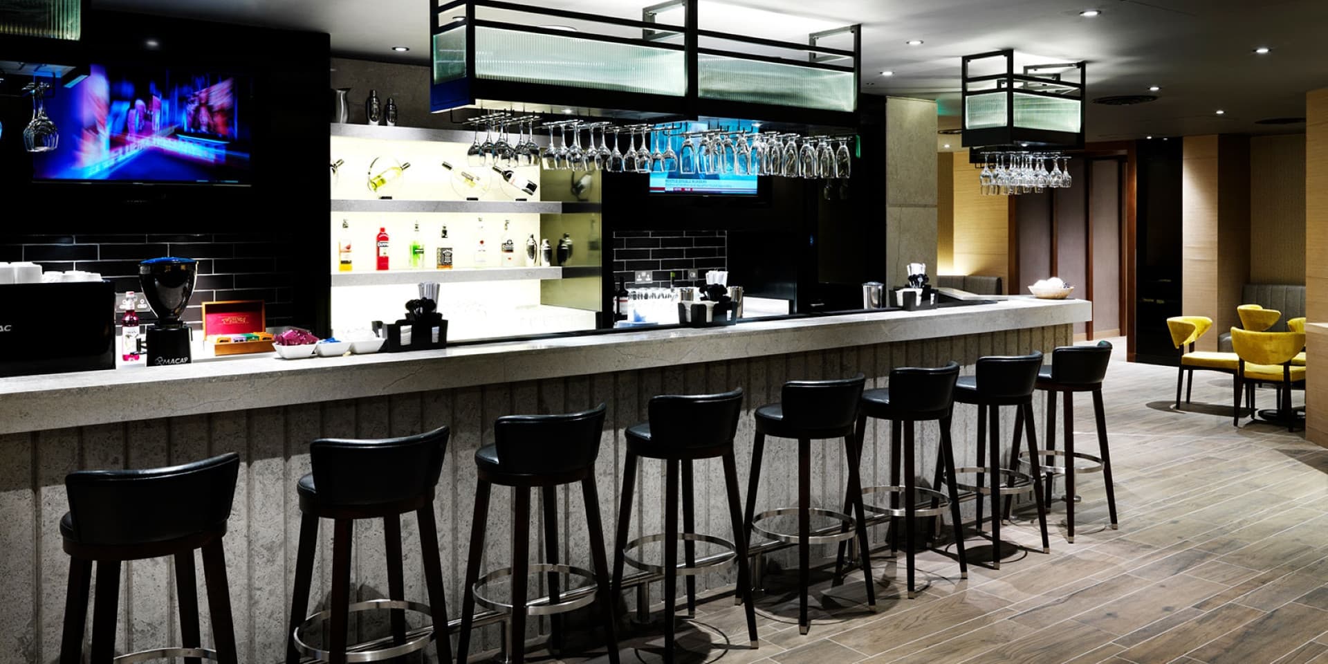 Plaza Premium Lounge - London Heathrow Airport Terminal 4 - სურათი 5