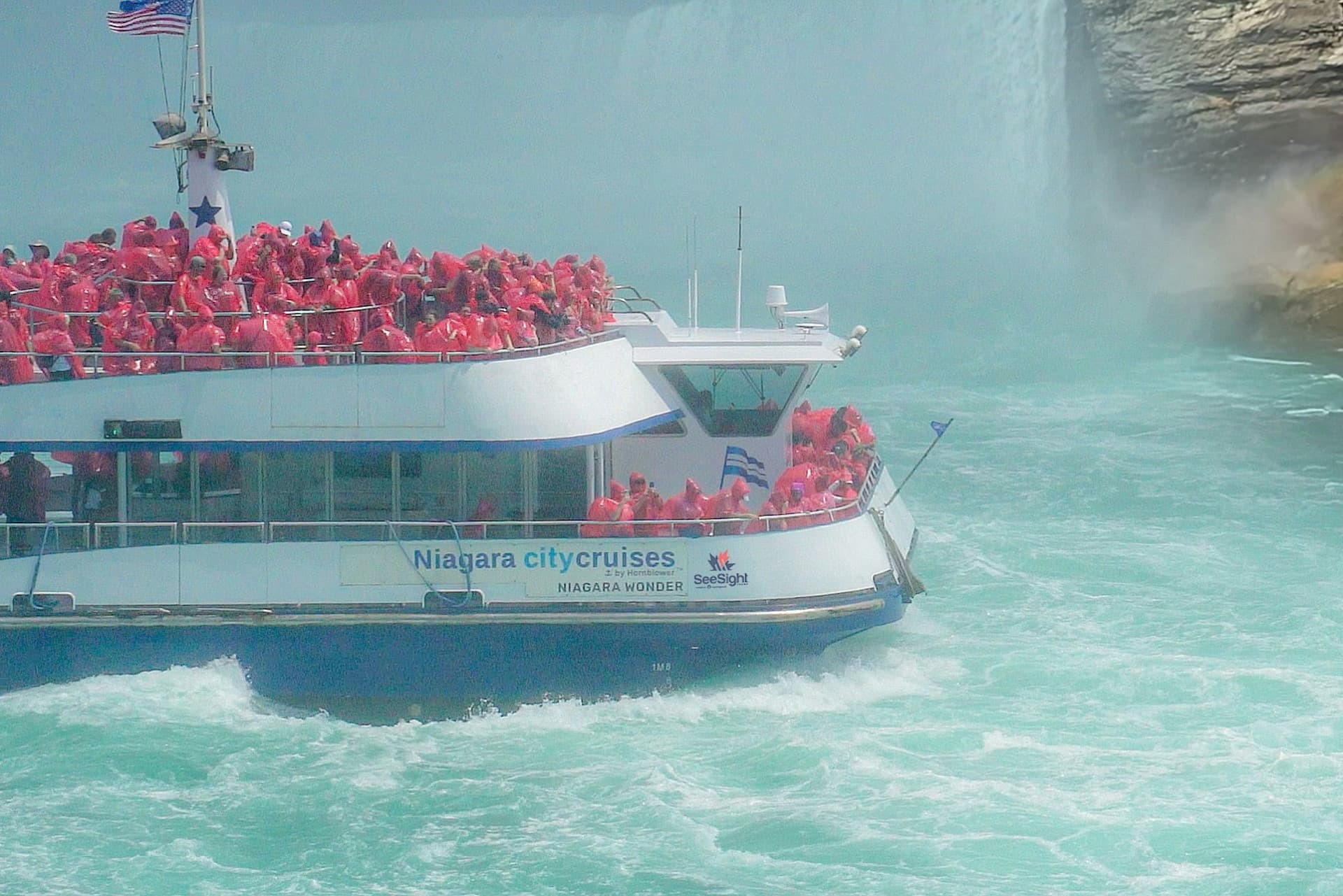 Niagara Falls(US & Canada): Guided Tour with Boat Cruise, Cave of the Winds & Skylon Tower - სურათი 2