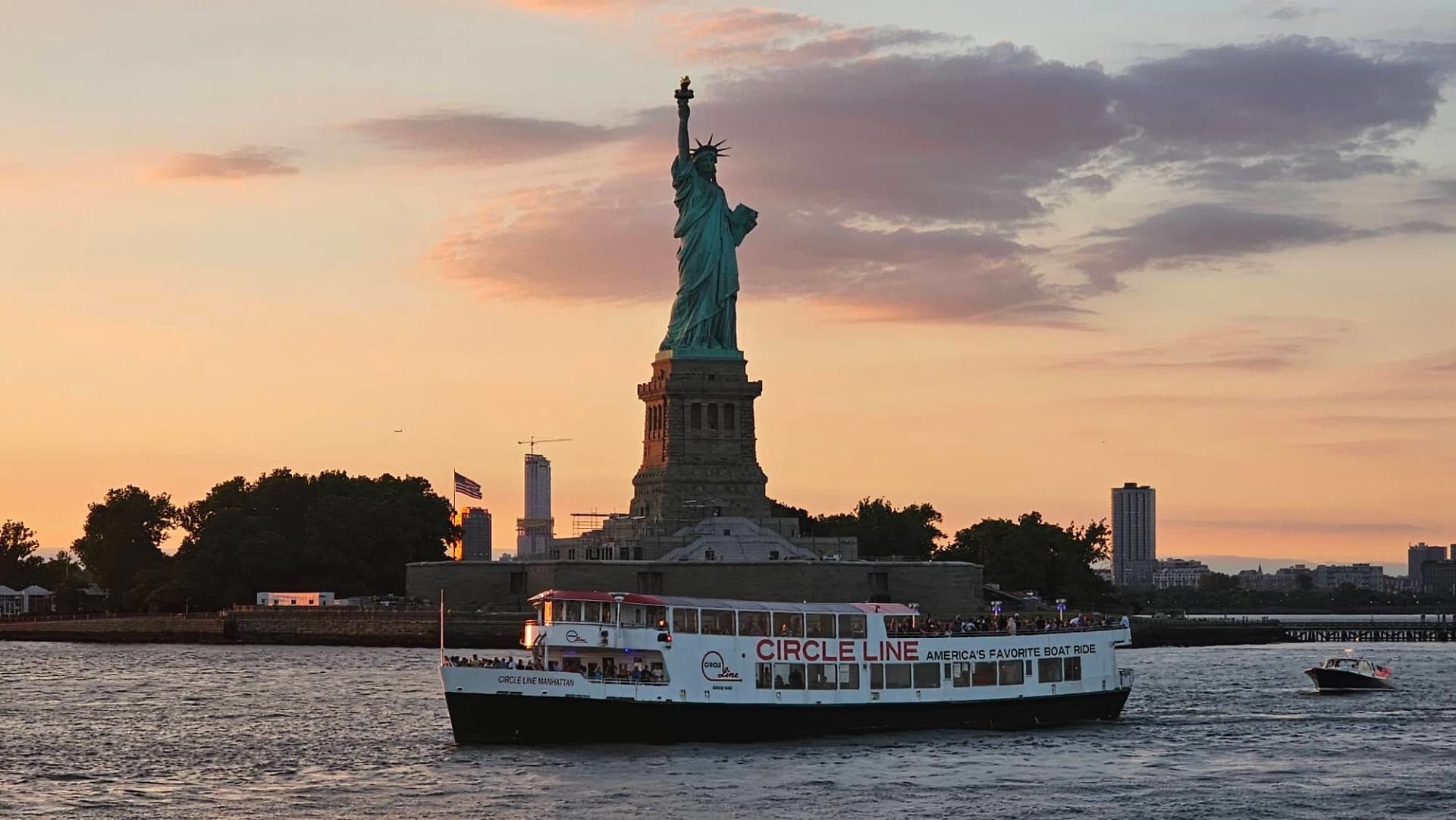 Official Circle Line Cruises, Midtown NYC: Reserved Straight-to-Board Ticket - სურათი 9