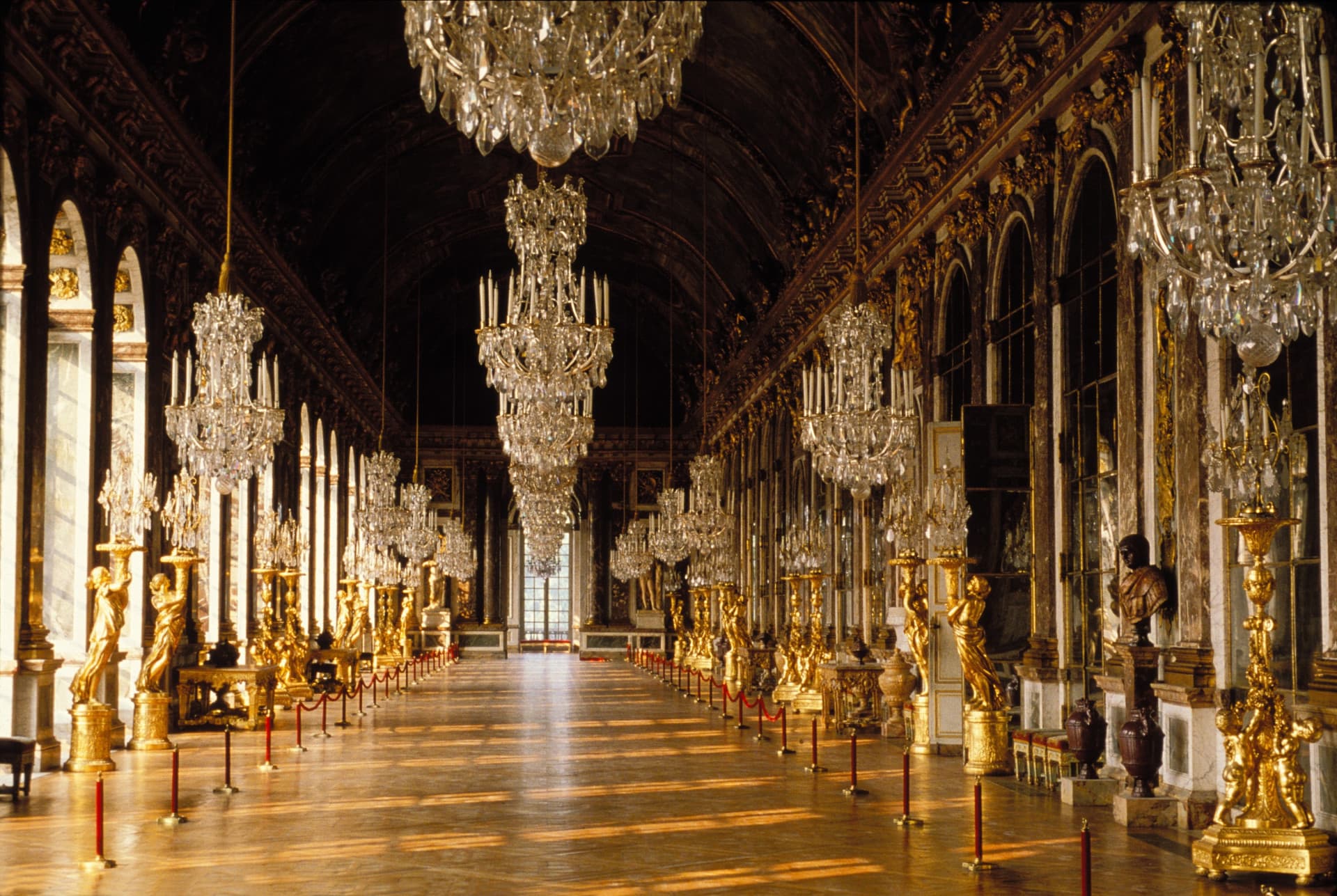 Palace of Versailles Audio-Guided Tour with Round Trip Transfers from Paris - სურათი 9