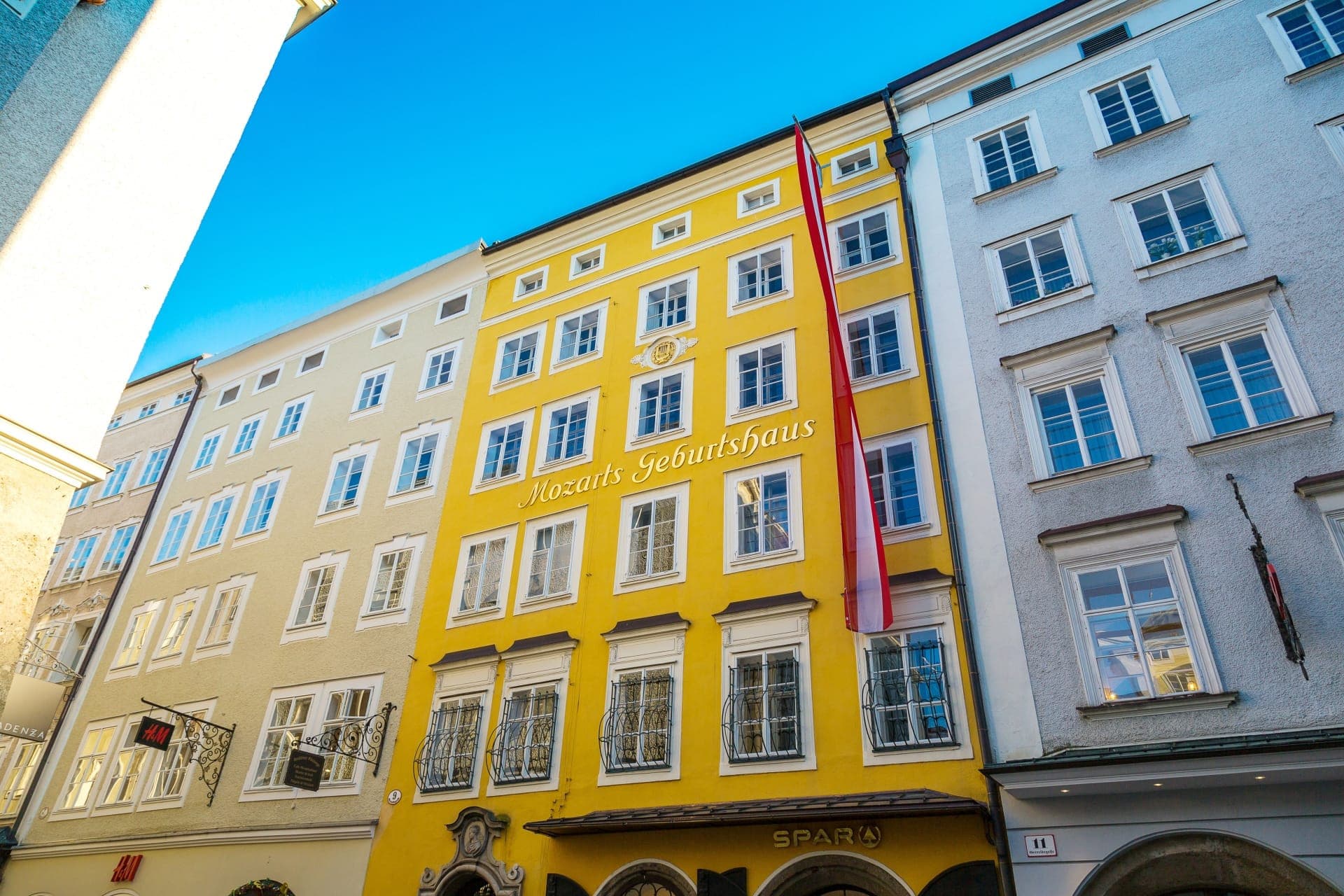 Salzburg Old Town, Mozart, and Mirabell Gardens Walking Tour - სურათი 12