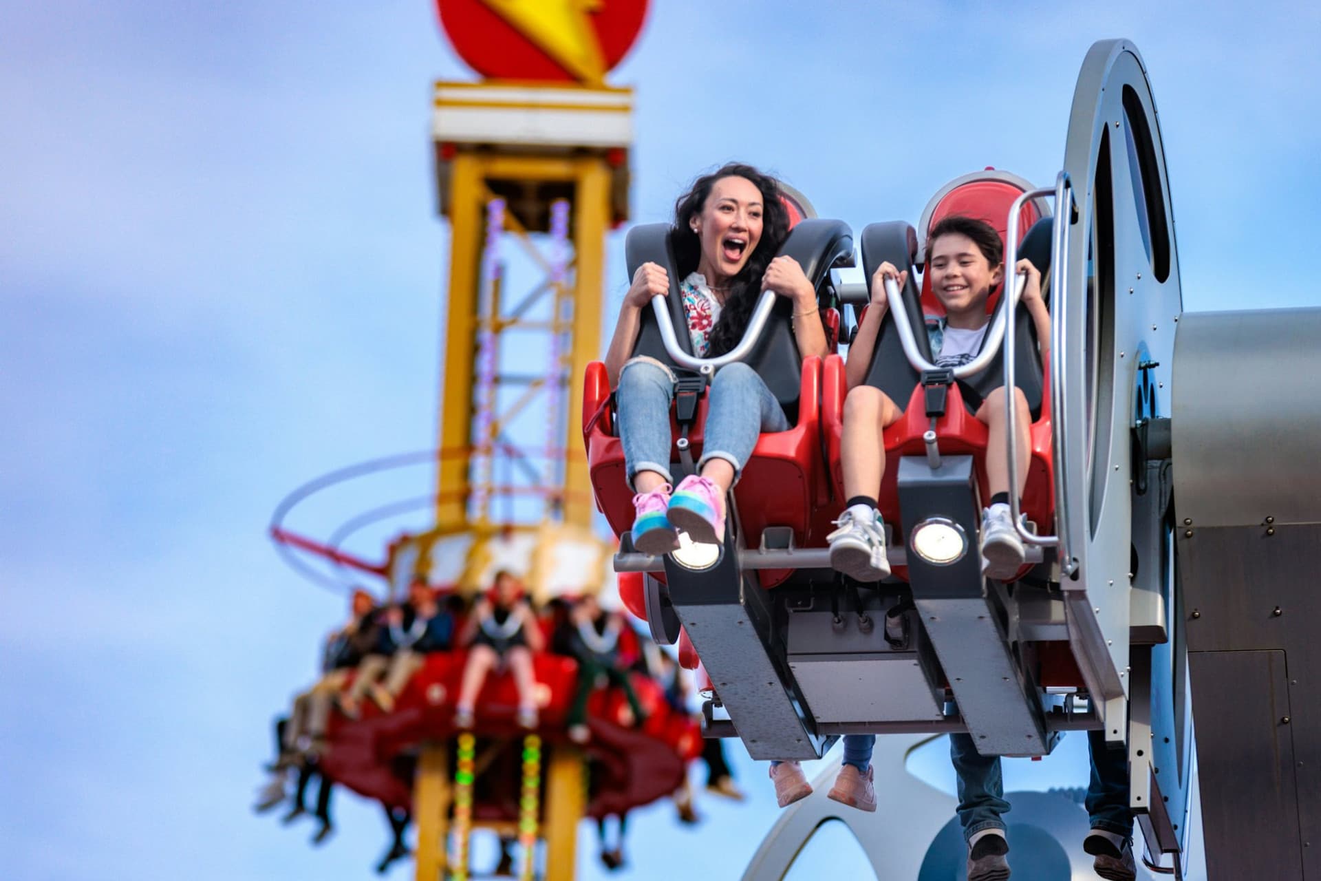 Six Flags Fiesta Texas Ticket - სურათი 2