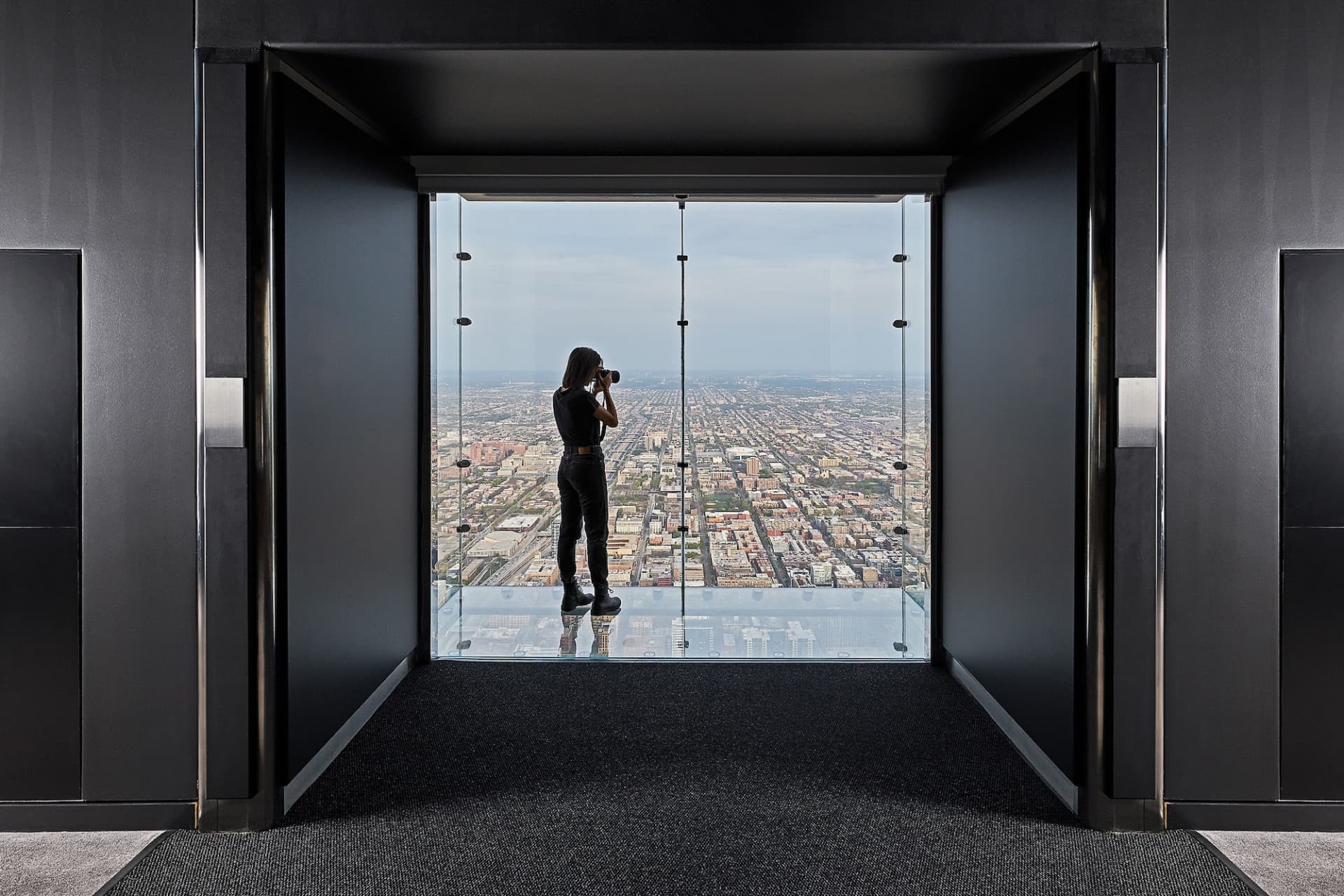 Skydeck Chicago and The Ledge Ticket - სურათი 12