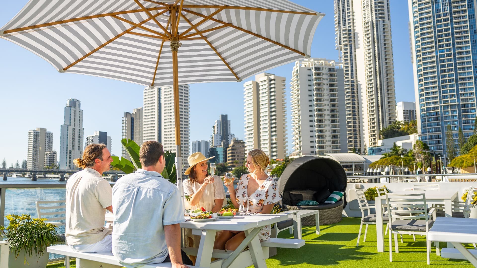 Gold Coast Sea World Cruises Buffet Lunch Cruise departing from Surfers Paradise - სურათი 2