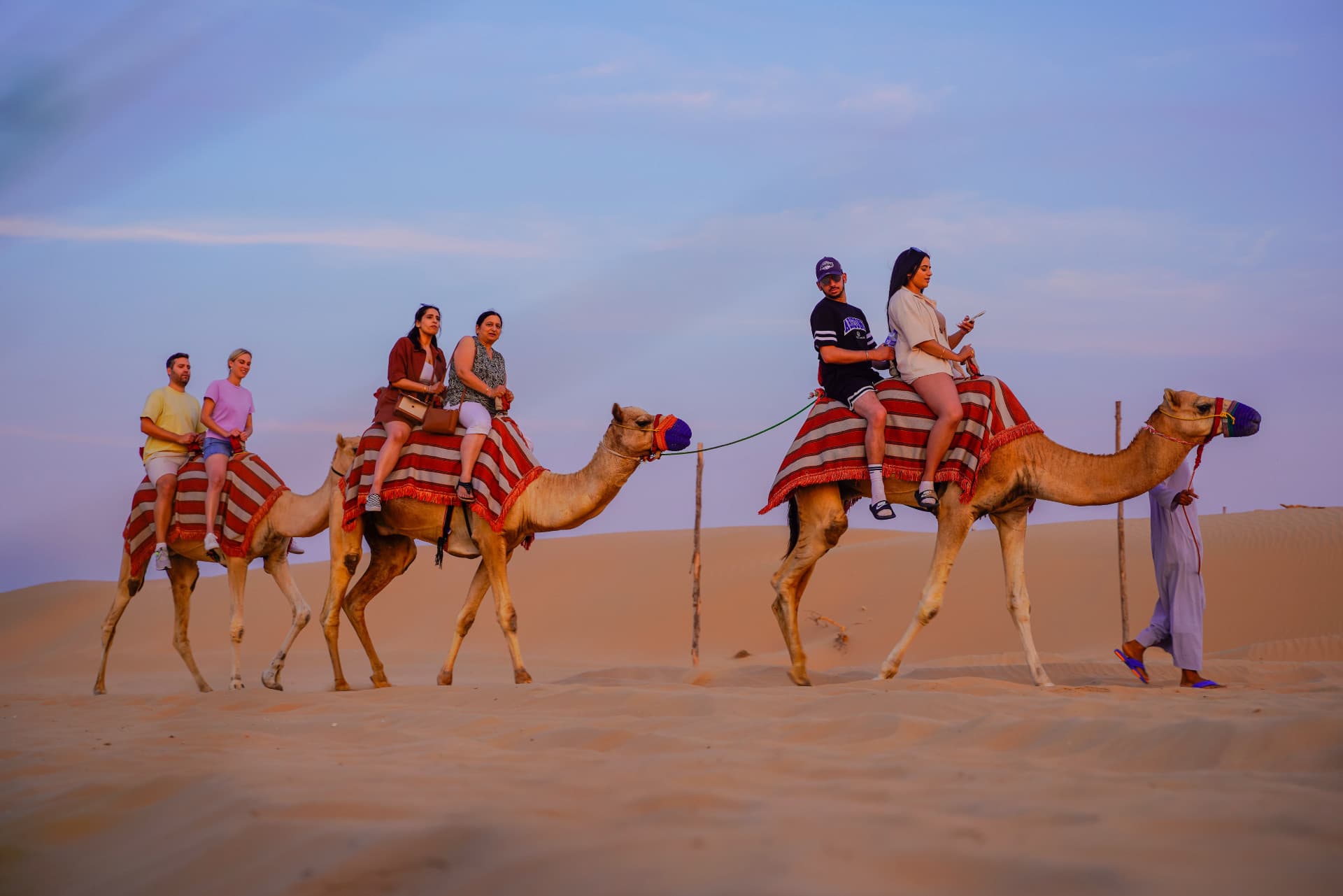 Dubai Red Dunes Desert Safari Tour with Camel Ride and Buffet Dinner at Al Khayma Camp - მთავარი სურათი
