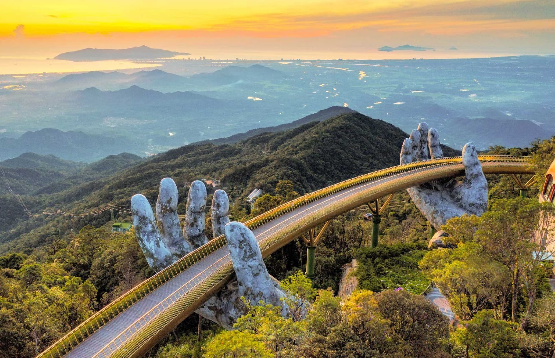 Ba Na Hills and Golden Bridge Full-Day Tour from Da Nang - მთავარი სურათი