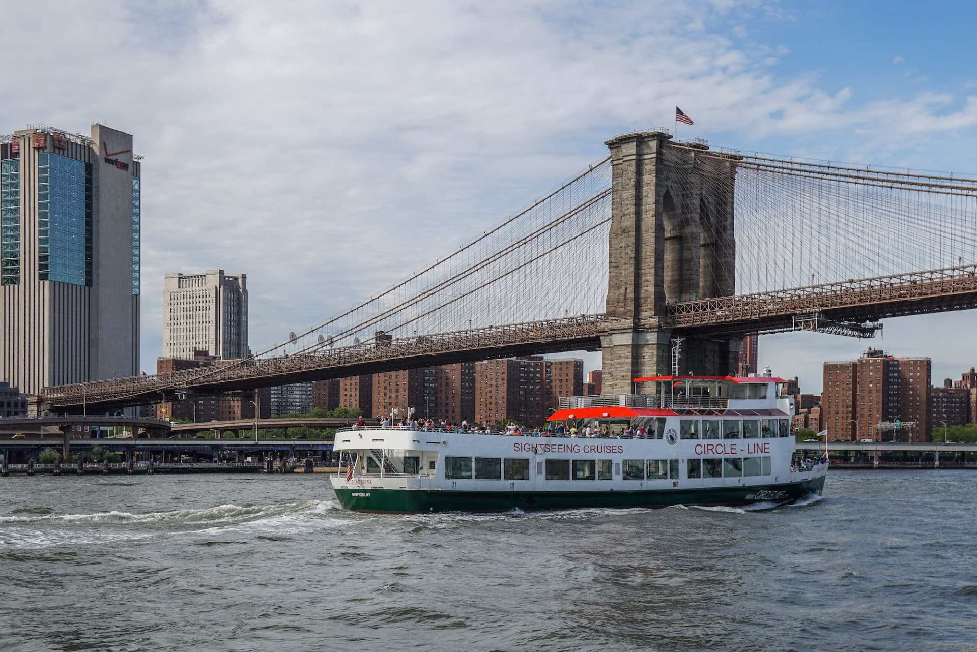 Circle Line "NYC Landmarks" Sightseeing Cruise (1.5 hours): Reserved Straight-to-Board Ticket - მთავარი სურათი