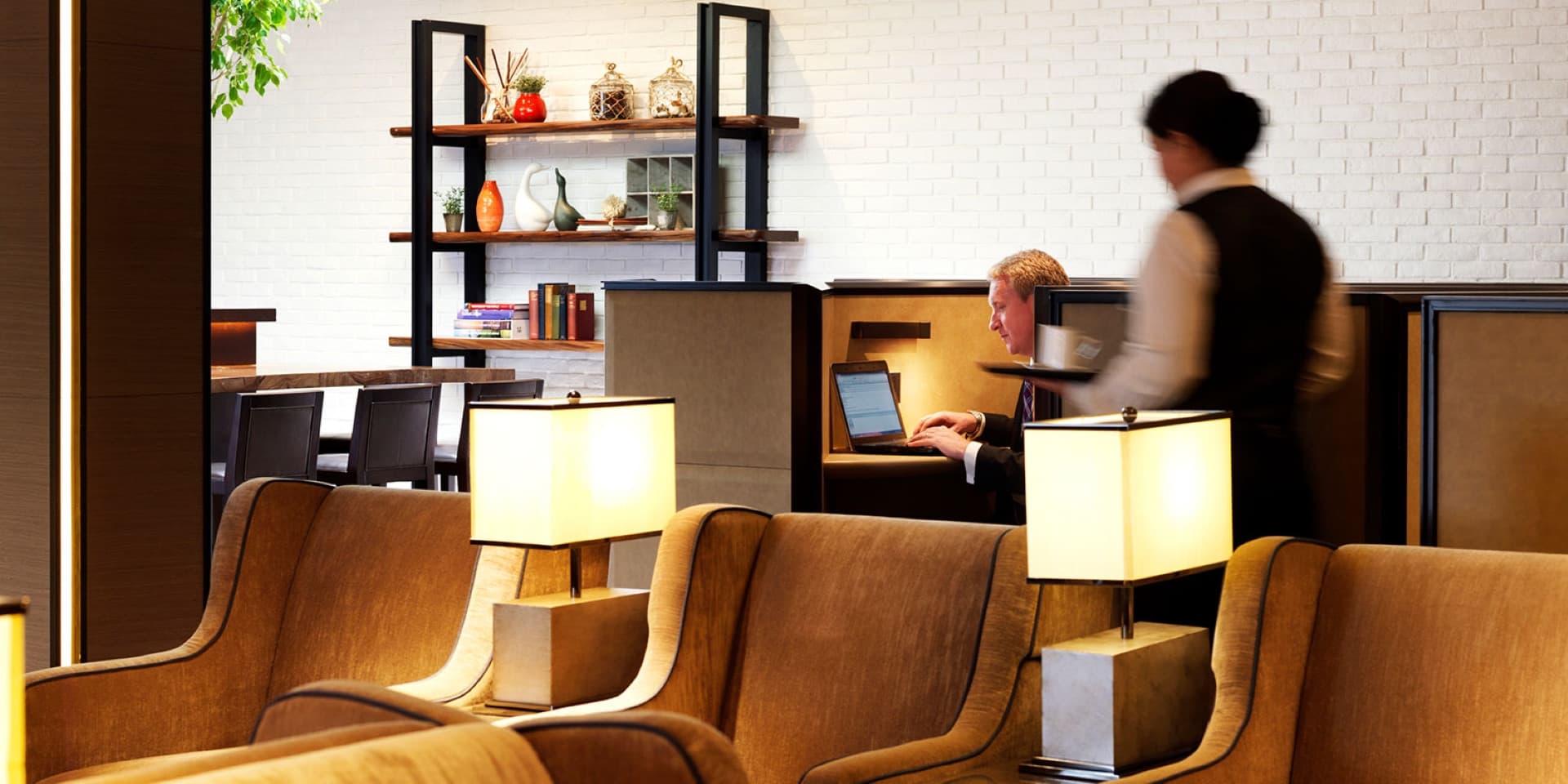 Plaza Premium Lounge - London Heathrow Airport Terminal 4 - სურათი 2