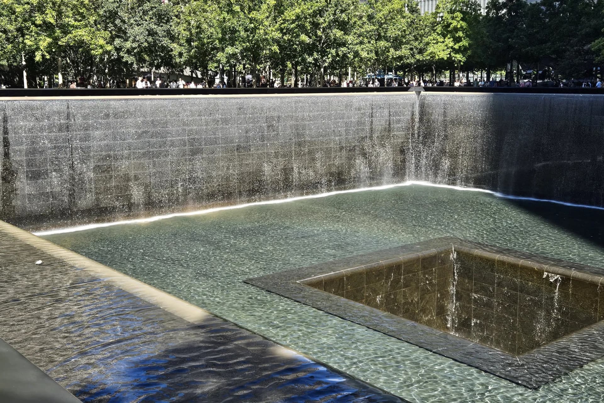 9/11 Memorial & Wall Street Walking Tour + Optional 9/11 Museum Admission - სურათი 2