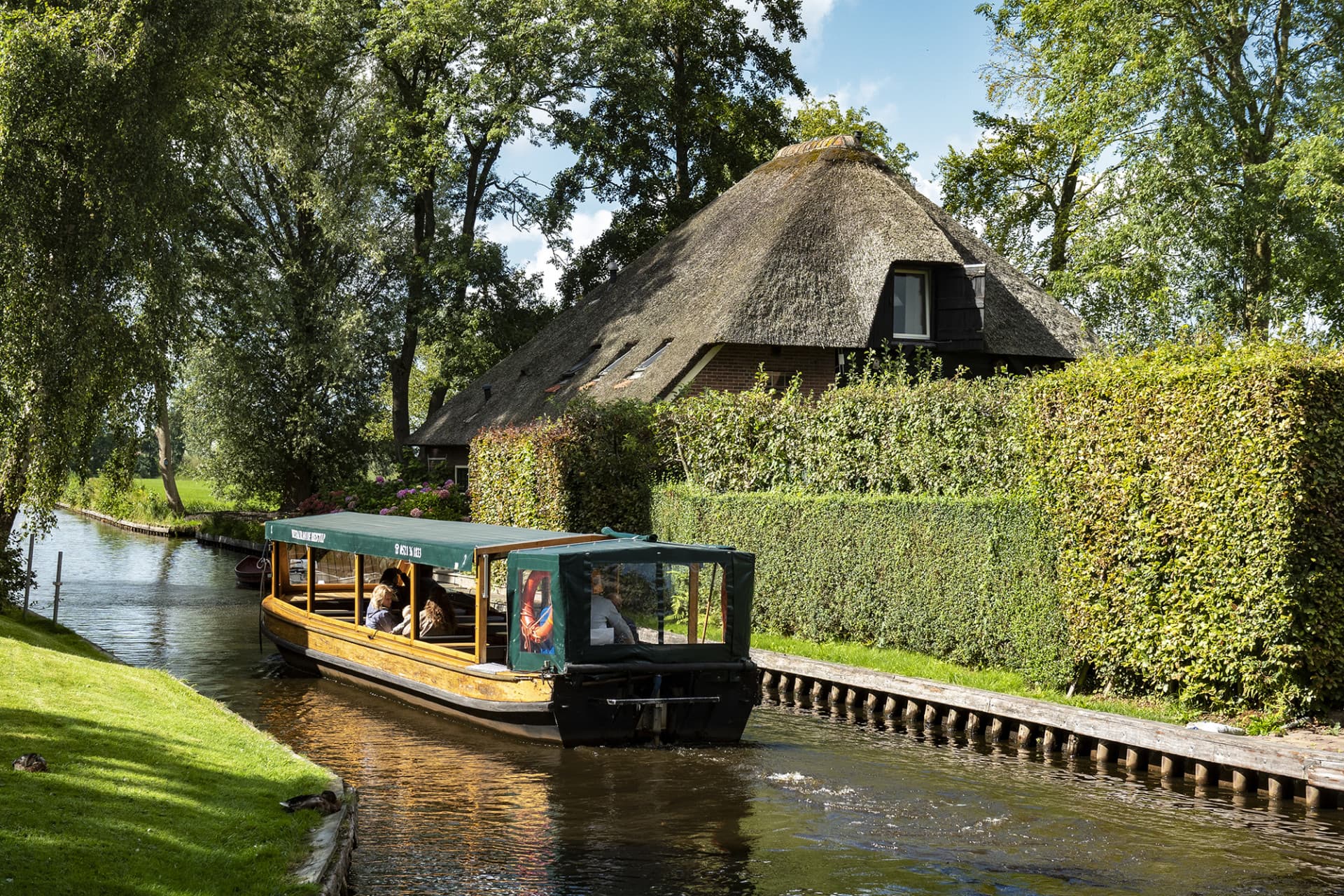 Giethoorn Full-Day Tour from Amsterdam with Canal Cruise and Self-Guided Walking Tour - სურათი 4