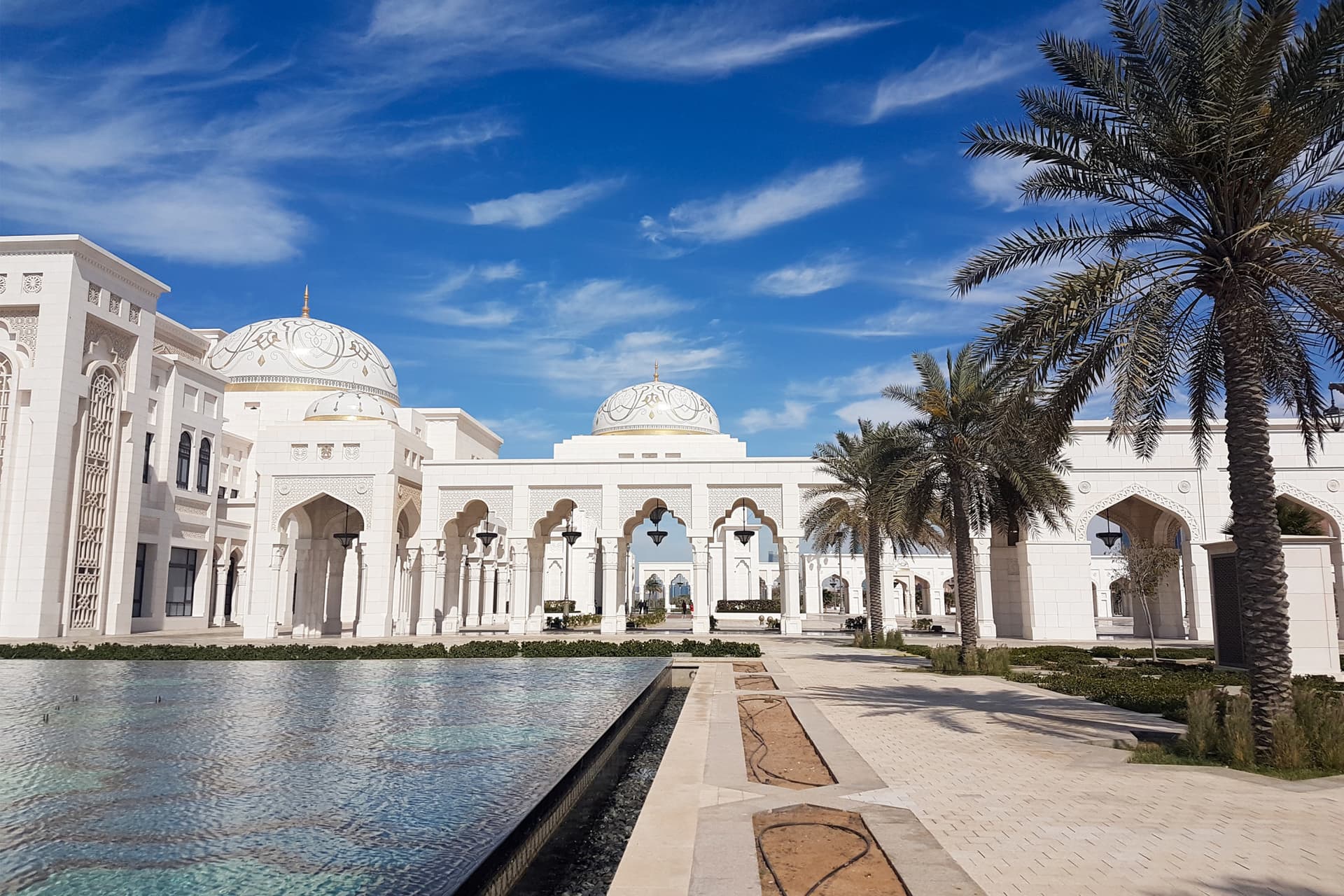 Abu Dhabi Premium City Tour from Dubai: Sheikh Zayed Mosque, Etihad Towers, Qasr Al Watan - სურათი 3