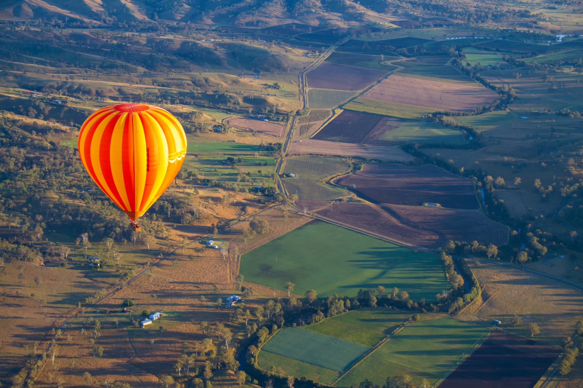 Sunrise Hot Air Balloon Flight over Brisbane with Vineyard Breakfast - სურათი 5