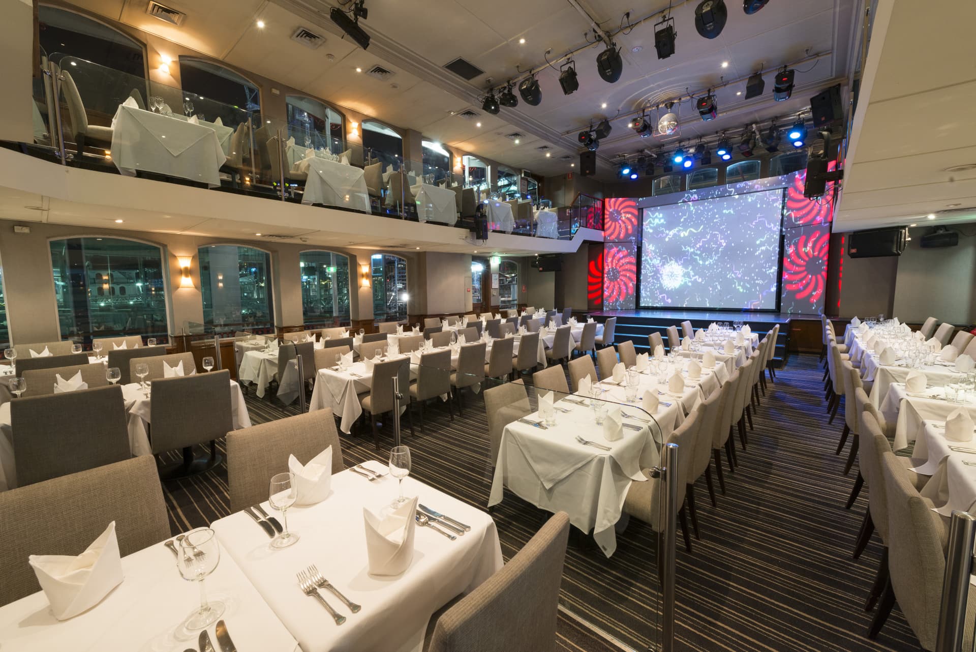 Sydney Harbour Showboat Dinner Cruise - სურათი 9